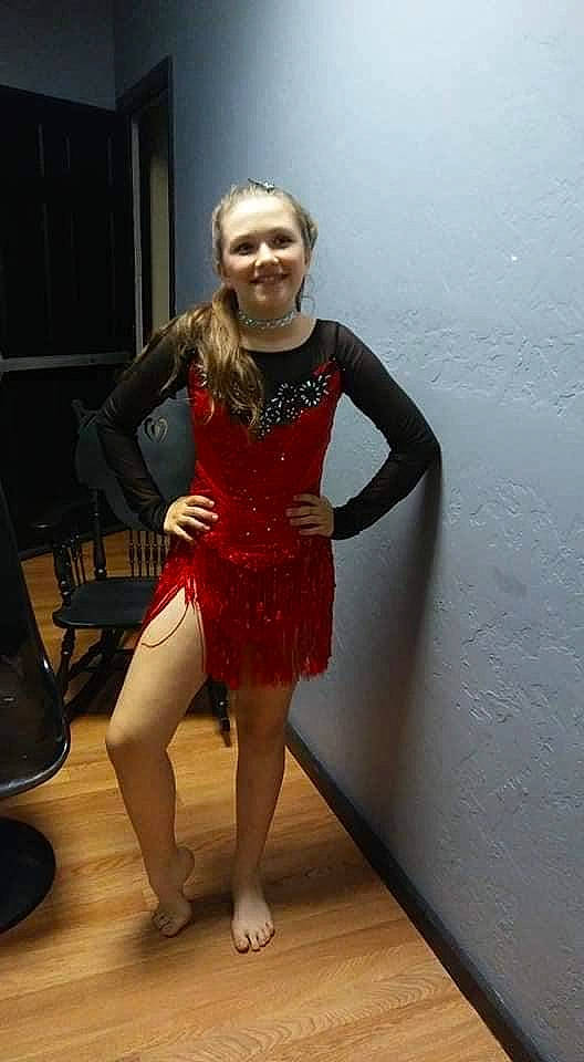 Alex is registered to the contest to win money with this photo: art, blond, chair, cocktail_dress, day_dress, event, fashion_design, fun, human_leg, jewellery, joint, joy, knee, one_piece_garment, pattern, person, shoulder, smile, sportswear, thigh