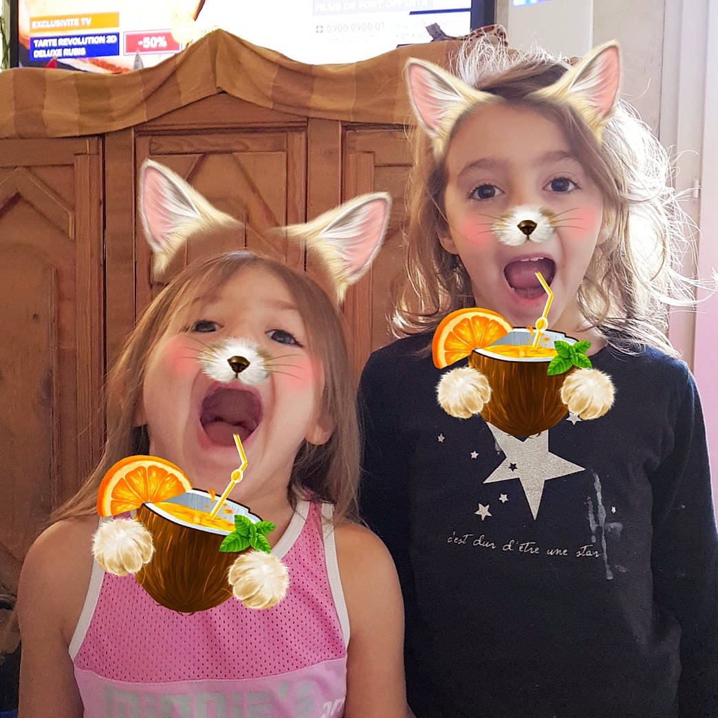 Kyra participe au concours pour gagner de l'argent avec cette photo : child, food, fun, person, product