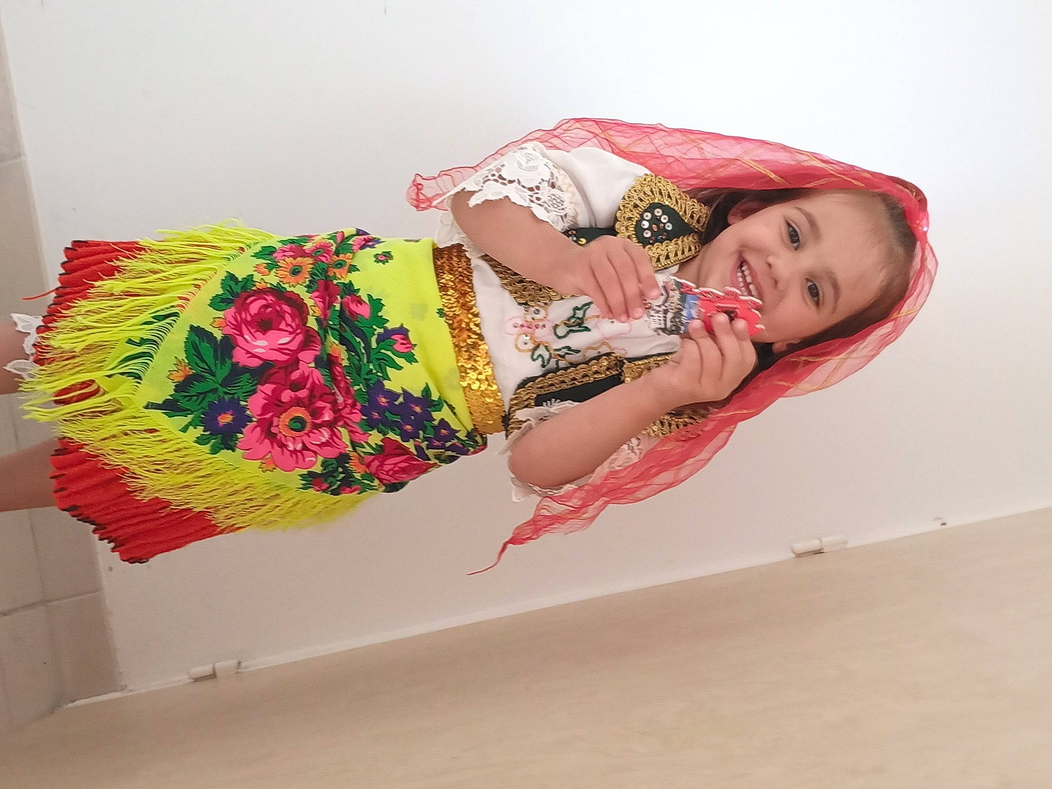 Mankolli Aleandra participe au concours pour gagner de l'argent avec cette photo : art, creative_arts, fashion_accessory, fashion_design, font, graphics, happy, human_leg, joy, linens, lipstick, magenta, paint, pattern, peach, person, pink, sleeve, t_shirt, thigh