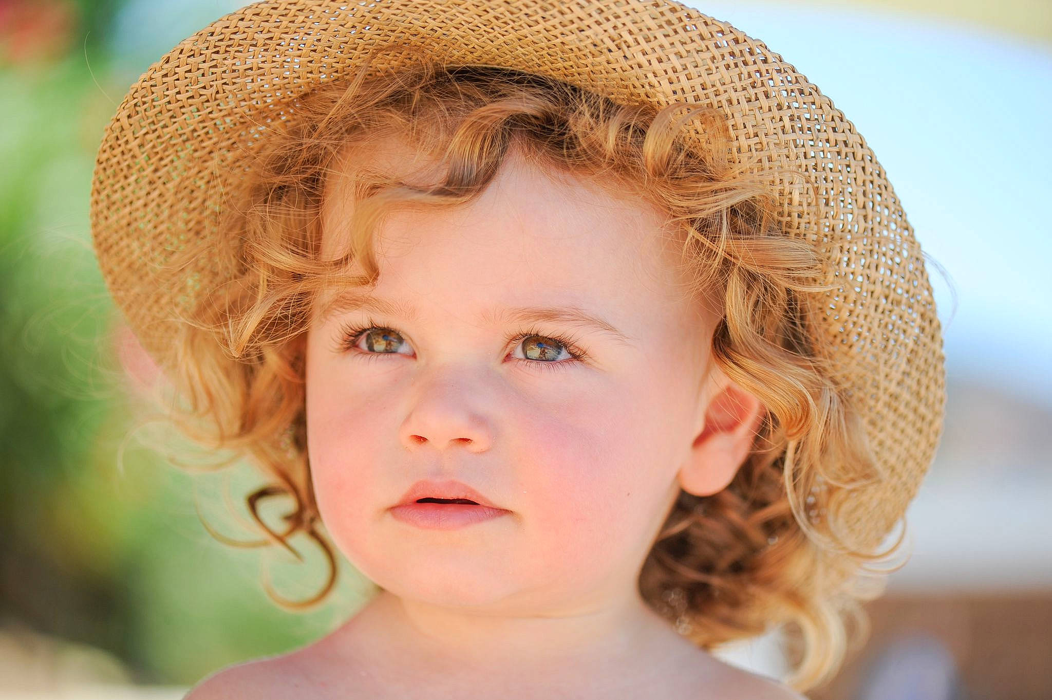 Mia participe au concours pour gagner de l'argent avec cette photo : cap, cheek, chin, eye, eyebrow, eyelash, face, facial_expression, hair, hairstyle, happy, hat, head, iris, lip, mouth, neck, nose, organ, person