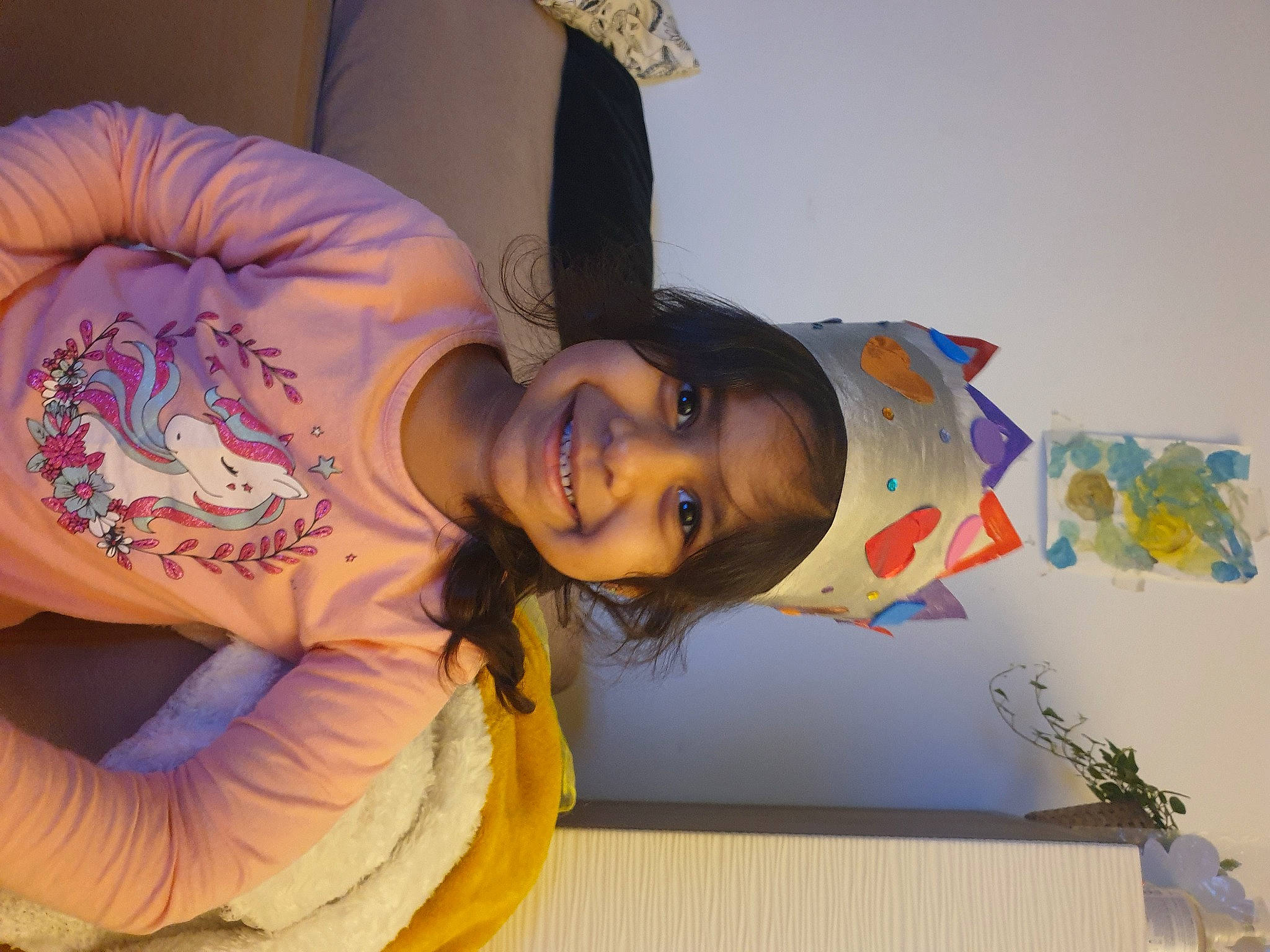 Eléonore a rejoint le concours — aidez-le/la à gagner de superbes lots ! abdomen, chest, child, elbow, fun, happy, human_leg, joint, joy, magenta, mouth, pattern, person, plant, room, smile, t_shirt, tattoo, thigh, trunk