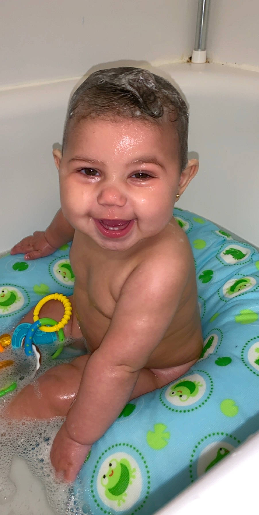 Addelyn is registered to the contest to win money with this photo: baby, baby_bathing, bathing, bathtub, child, face, person, smile, toddler