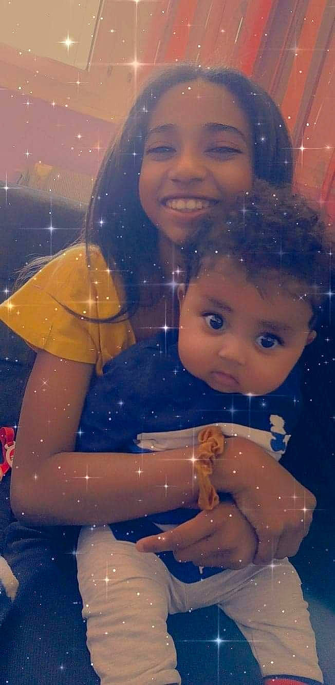 Ayoub participe au concours pour gagner de l'argent avec cette photo : art, black_hair, cheek, child, event, eye, facial_expression, friendship, fun, gesture, hairstyle, happy, human_body, joy, people_in_nature, person, smile, snow, space, toddler