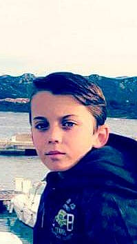 Marc Antoine participe au concours pour gagner de l'argent avec cette photo : black_hair, blue, boy, child, chin, cool, eyebrow, face, forehead, hairstyle, head, jaw, person