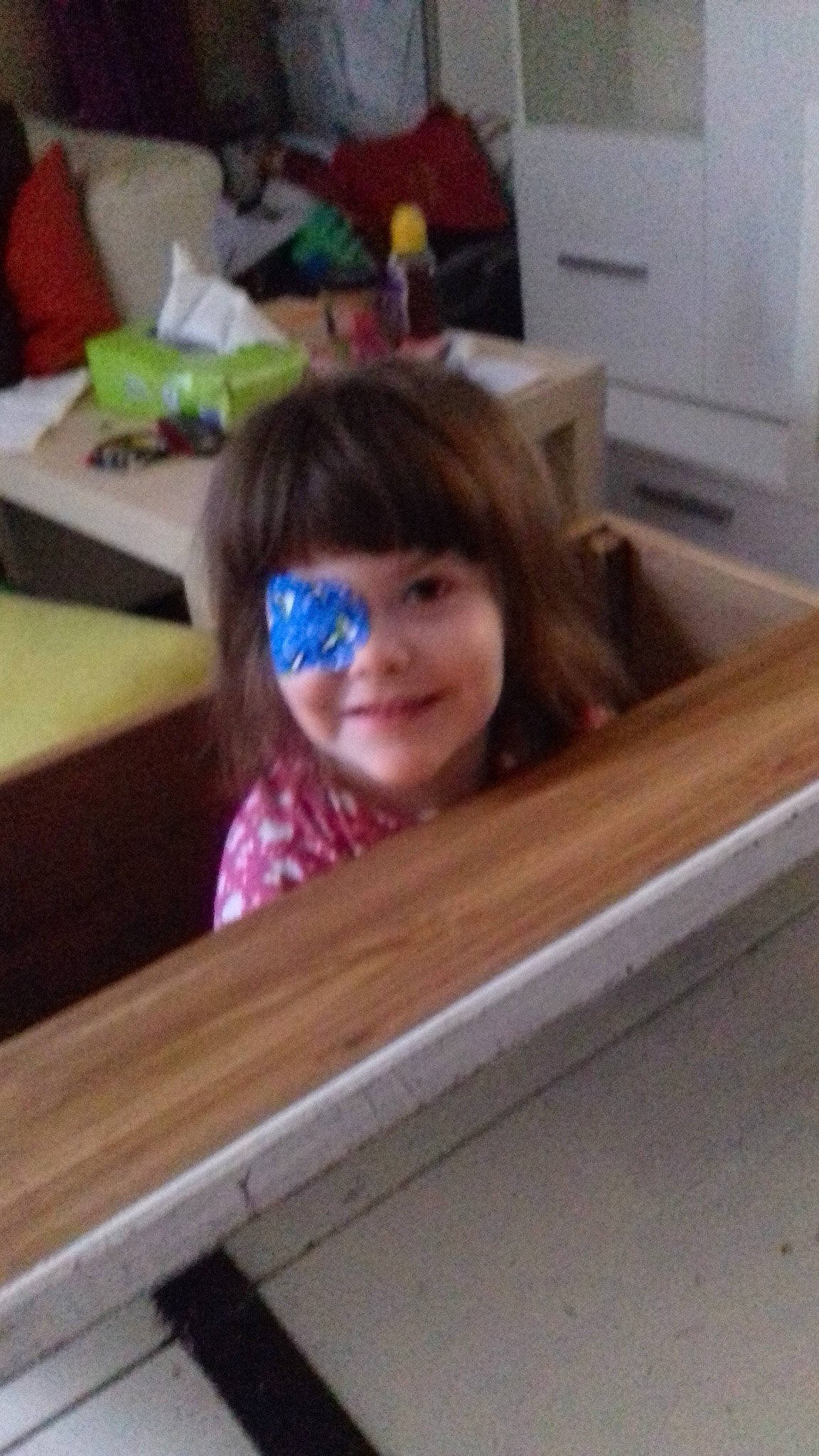 Romane a rejoint le concours — aidez-le/la à gagner de superbes lots ! child, fun, joy, person, table