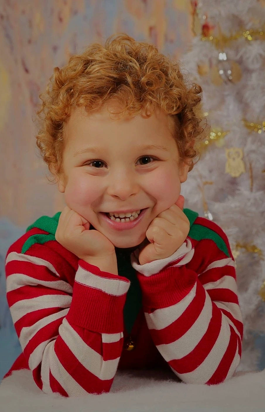 Ethan participe au concours pour gagner de l'argent avec cette photo : baby, baby_laughing, baby_toddler_clothing, brown_hair, cheek, child, child_model, facial_expression, happy, holiday, joy, laugh, long_sleeved_t_shirt, nose, person, play, pleased, portrait, sleeve, textile