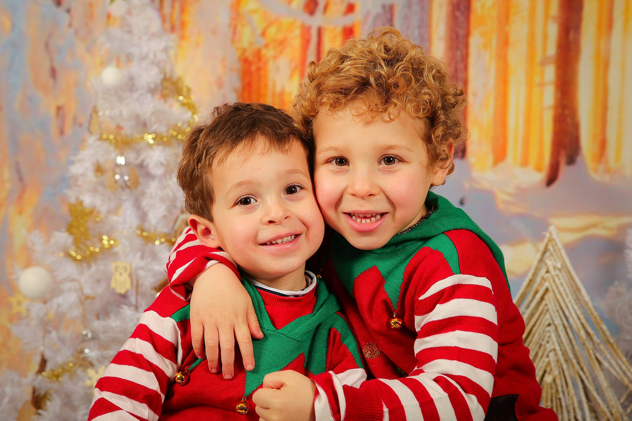 Ethan a rejoint le concours — aidez-le/la à gagner de superbes lots ! baby, baby_toddler_clothing, cheek, child, ear, facial_expression, family, happy, holiday, human, joy, laugh, long_sleeved_t_shirt, love, mouth, nose, person, portrait_photography, sleeve, sweater