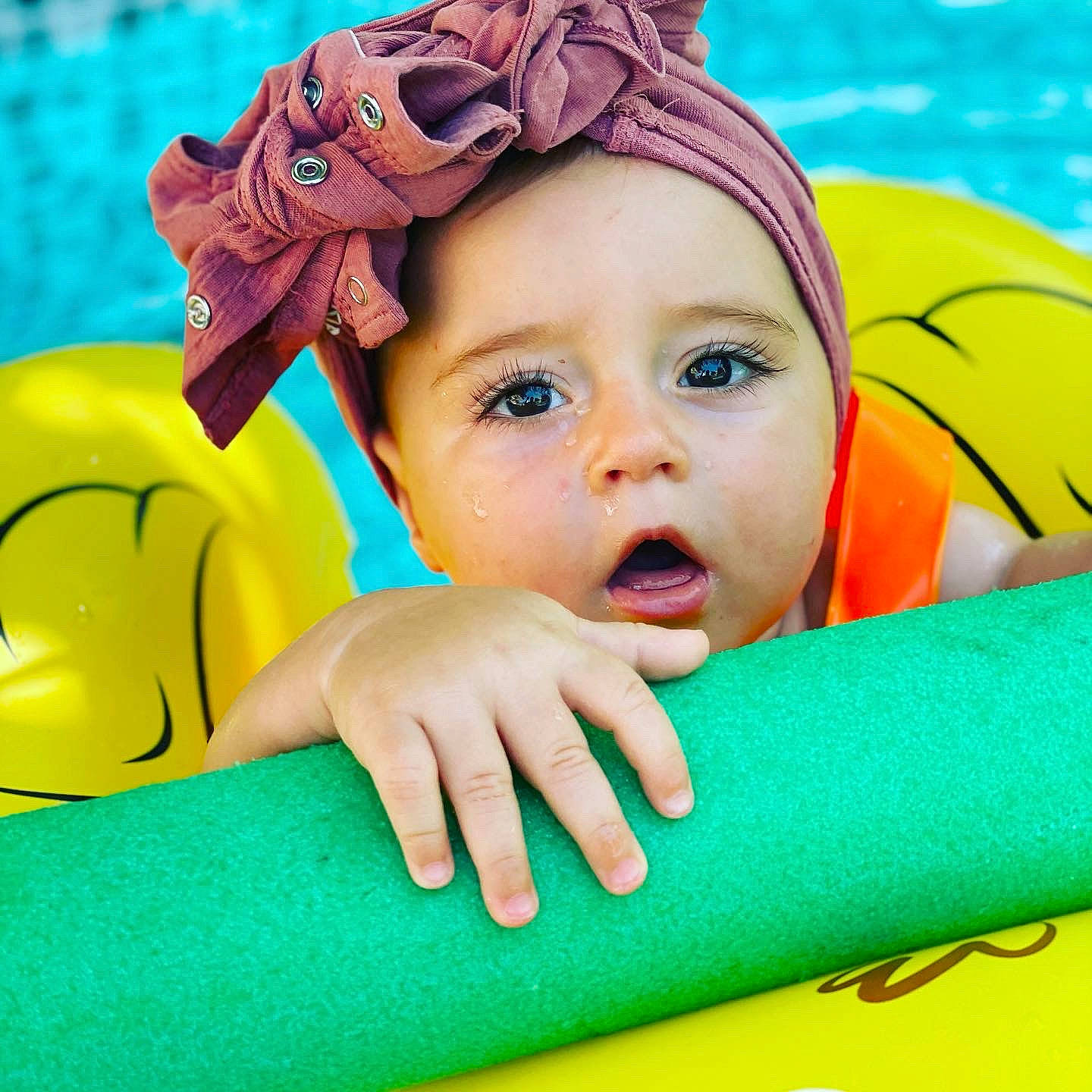 Mélyne participe au concours pour gagner de l'argent avec cette photo : aqua, azure, child, close_up, fun, gesture, happy, headwear, leisure, mouth, outdoor_play_equipment, people, people_in_nature, person, personal_protective_equipment, play, playground, recreation, sitting, skin