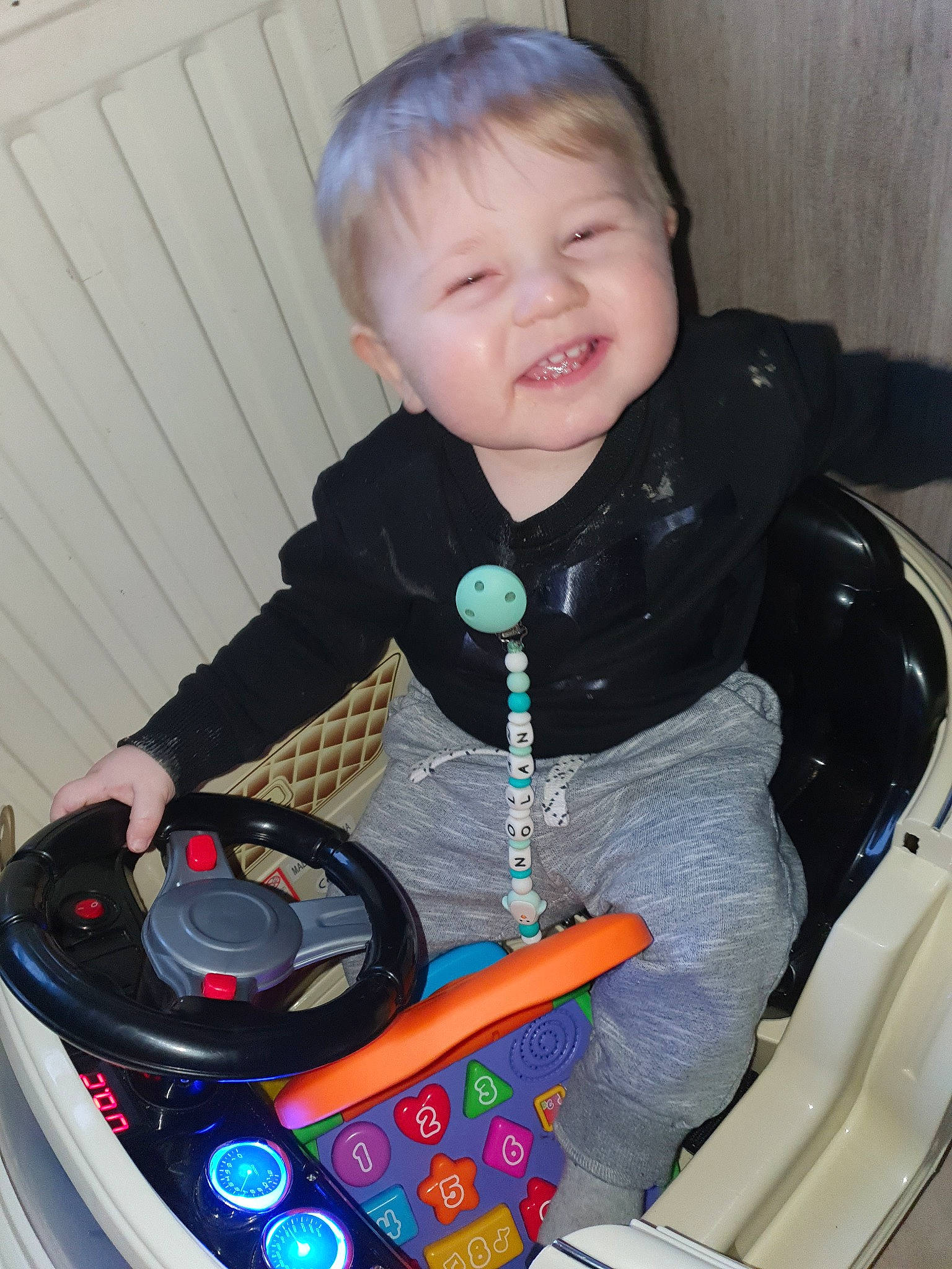 Nolan participe au concours pour gagner de l'argent avec cette photo : cake, child, electronics, fun, iris, joy, person, play, toddler