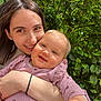 Hanaé a rejoint le concours — aidez-le/la à gagner de superbes lots ! woman, baby, child, smile, happy, outdoor, nature, greenery, embrace, face, portrait, person, young, cute, sunlight, family, love, holding, casual_clothing, daylight
