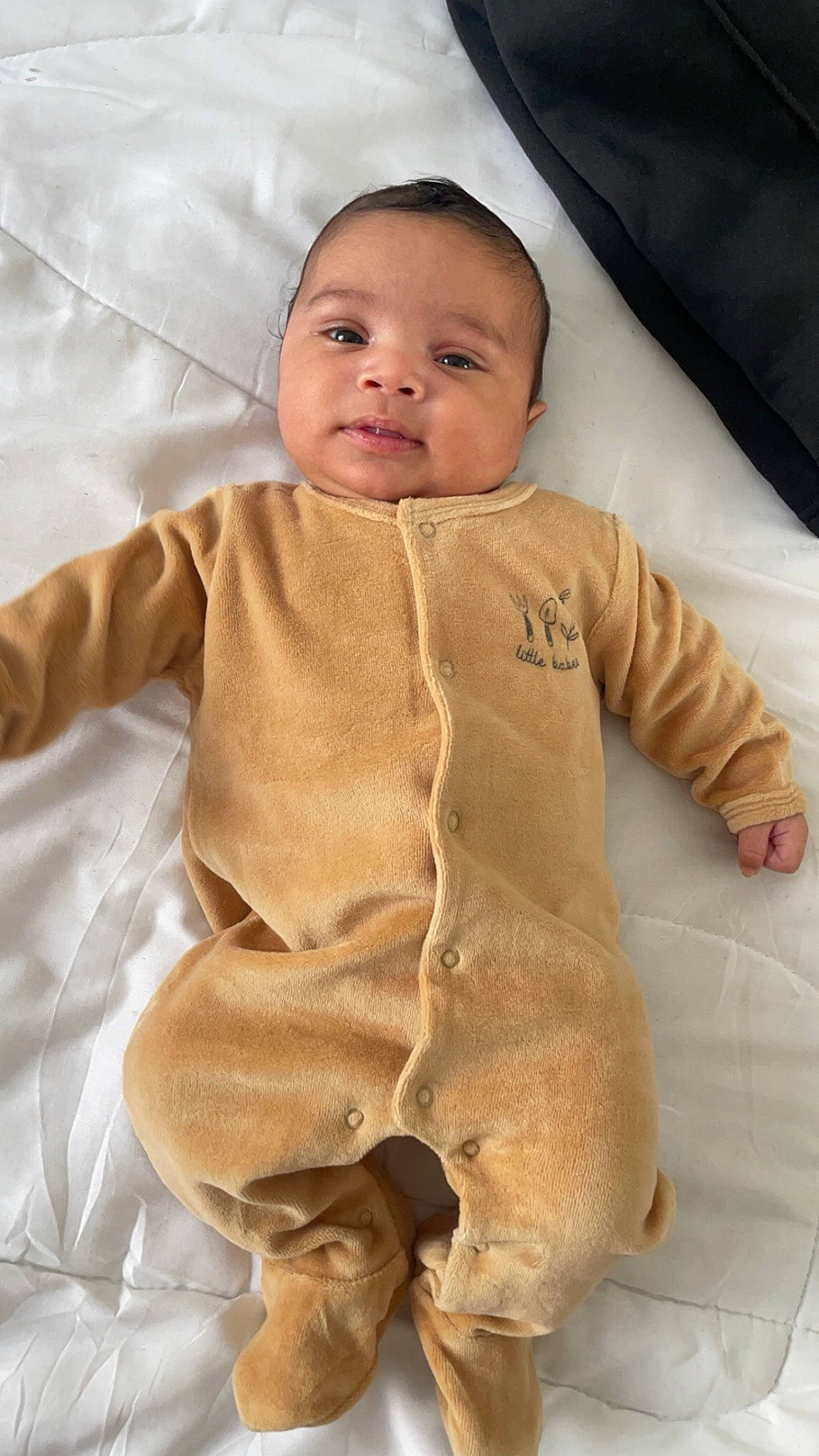 Nahim participe au concours pour gagner de l'argent avec cette photo : baby, baby_products, baby_toddler_clothing, cheek, child, chin, comfort, flooring, fur, happy, head, linens, nose, outerwear, person, sitting, skin, sleeve, smile, textile