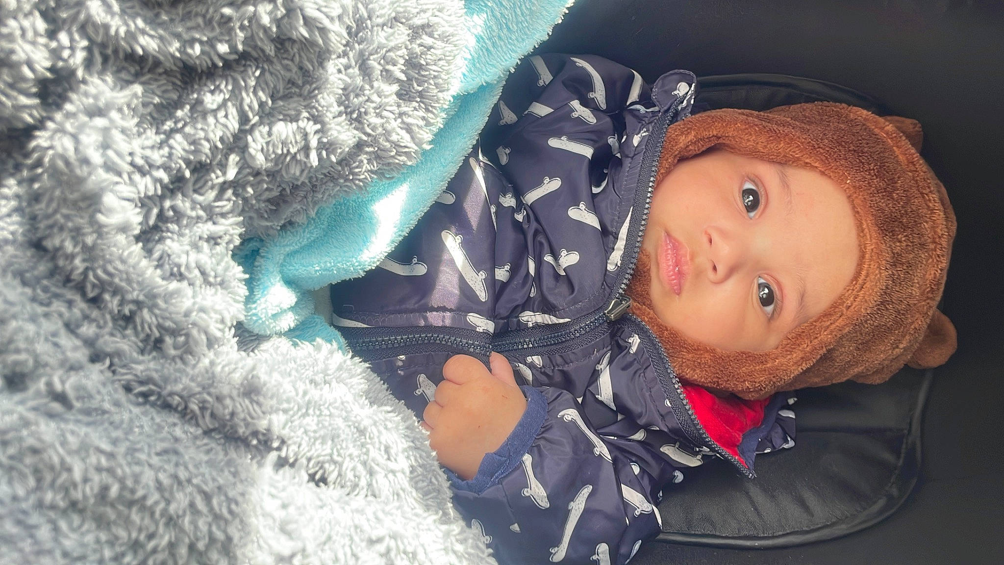 Nahim a rejoint le concours — aidez-le/la à gagner de superbes lots ! beanie, child, comfort, electric_blue, freezing, frost, fun, fur, headgear, headwear, jacket, knit_cap, outerwear, parka, person, playing_in_the_snow, snow, textile, toddler, tree