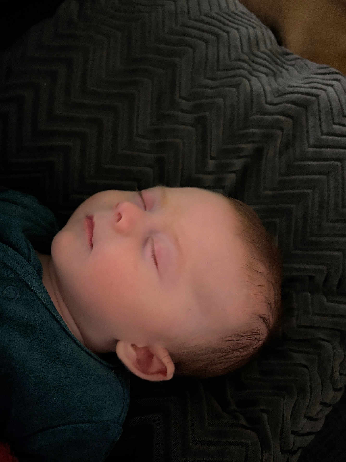 Thelyo a rejoint le concours — aidez-le/la à gagner de superbes lots ! baby, sleeping, face, infant, blanket, texture, cozy, child, portrait, peaceful, rest, young, head, ear, skin, clothing, indoors, soft, cute, calm