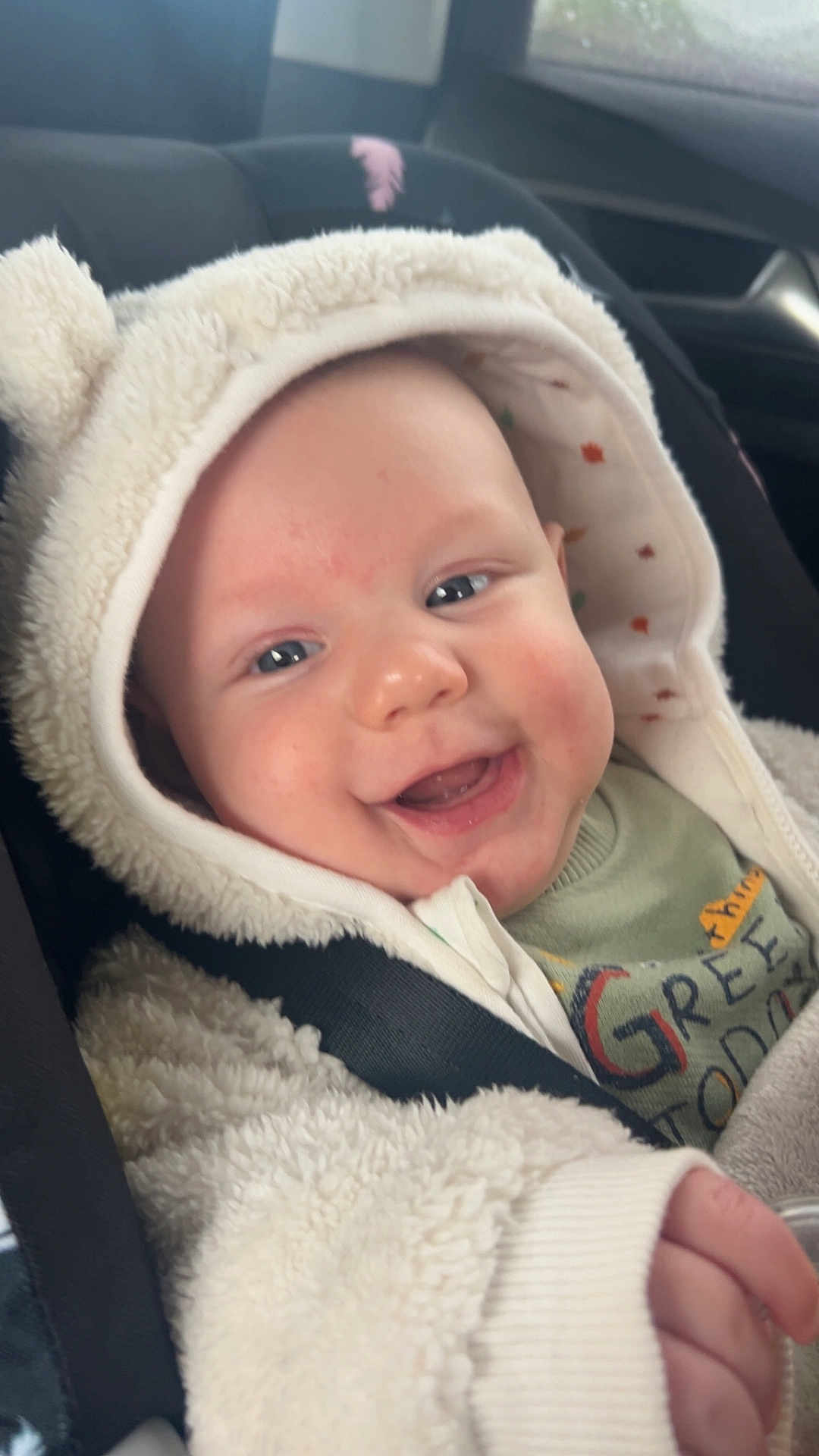Gabin participe au concours pour gagner de l'argent avec cette photo : baby, child, smile, hood, fluffy_clothing, car_seat, seatbelt, cute, happy, infant, face, apparel, warm_clothing, indoors, portrait, young_child, expression, cozy, hoodie, person