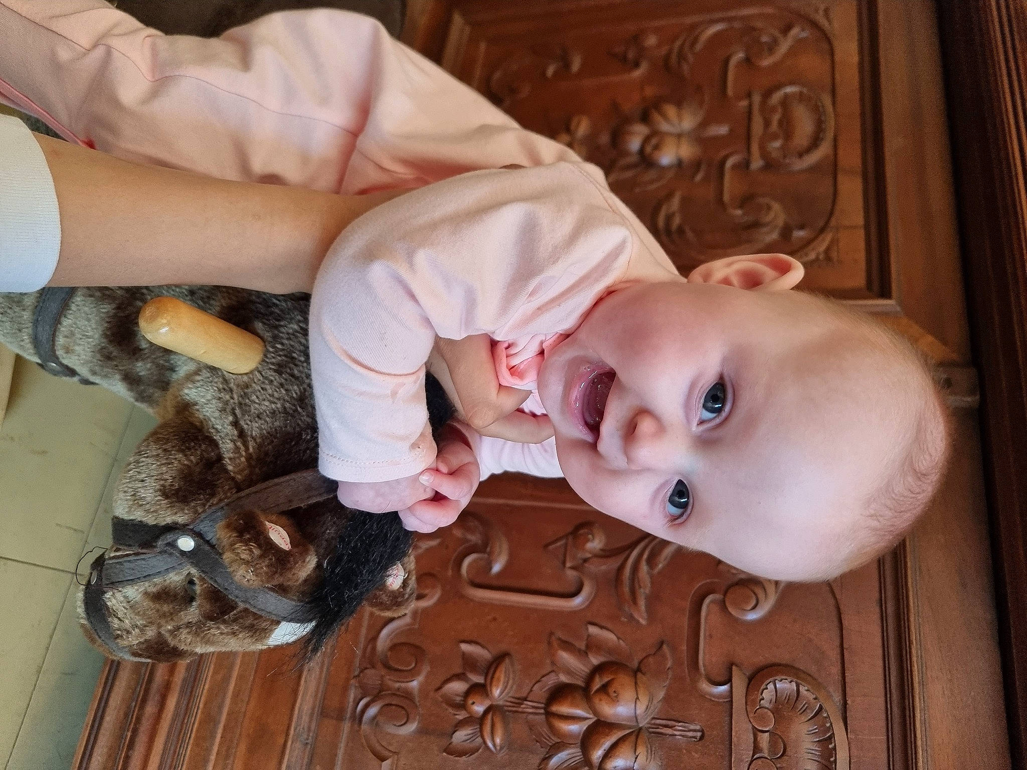 Stella participe au concours pour gagner de l'argent avec cette photo : baby, baby_products, baby_toddler_clothing, cheek, child, flooring, fun, happy, hardwood, human_body, iris, mammal, mouth, nose, person, room, skin, smile, toddler, vertebrate