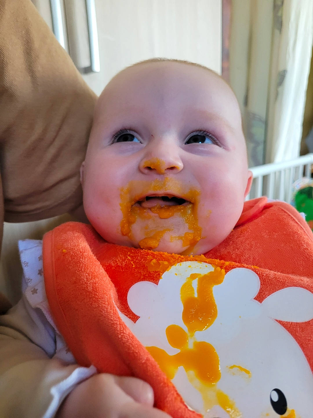 Stella a rejoint le concours — aidez-le/la à gagner de superbes lots ! baby, baby_products, baby_toddler_clothing, bib, chair, cheek, child, chin, eating, eye, food_craving, fun, happy, lip, peach, person, skin, sleeve, smile, tableware