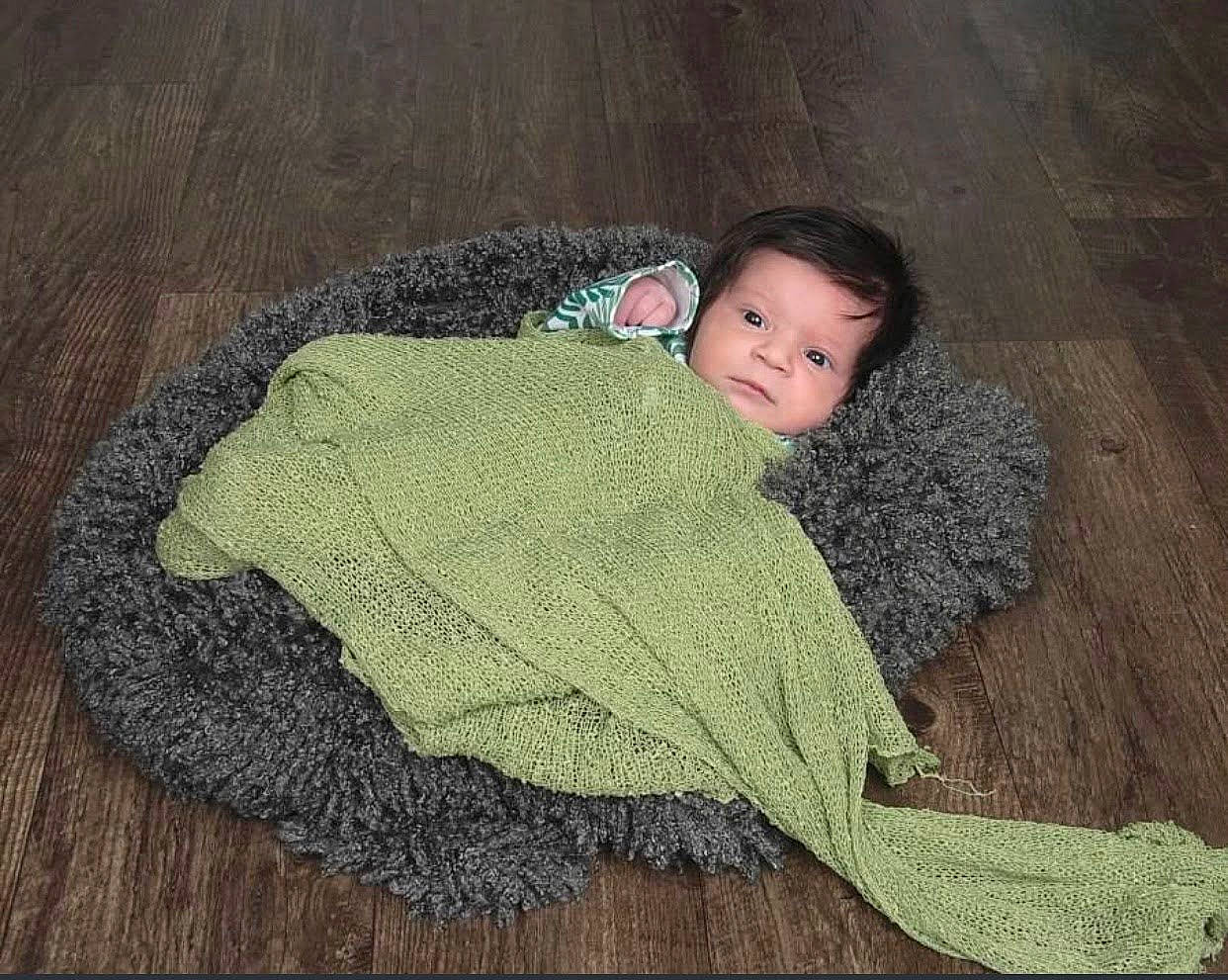 Iliana is registered to the contest to win money with this photo: child, knitting, leaf, person, textile, wool, woolen