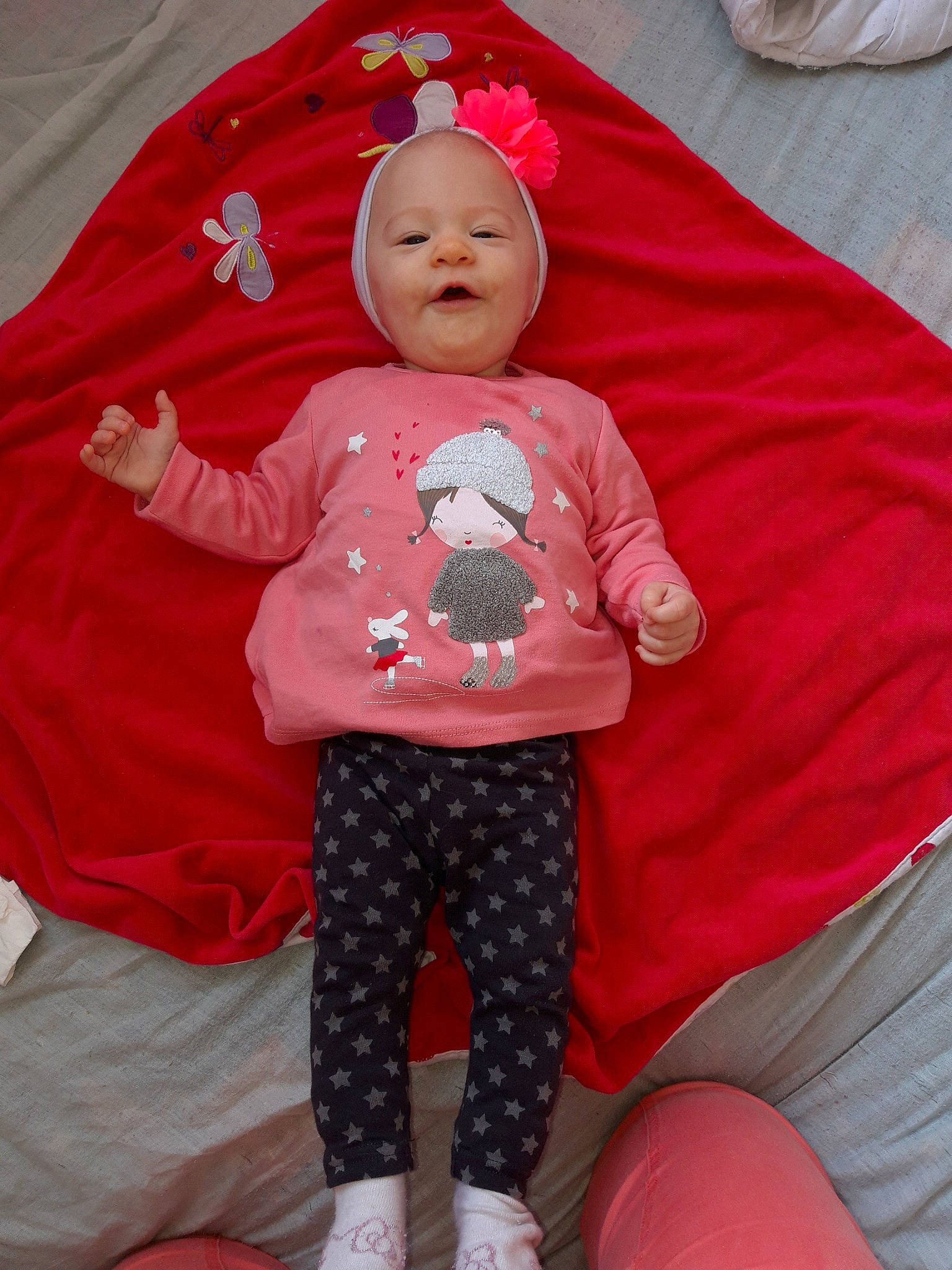 Lindsay participe au concours pour gagner de l'argent avec cette photo : baby, baby_toddler_clothing, child, person, pink, toddler