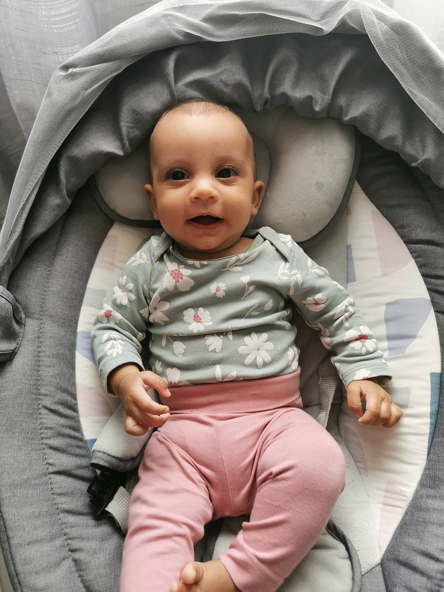 Malya participe au concours pour gagner de l'argent avec cette photo : baby, baby_toddler_clothing, cheek, chin, comfort, eye, facial_expression, flash_photography, hairstyle, head, human, iris, mouth, person, product, skin, sleeve, smile, style, toddler