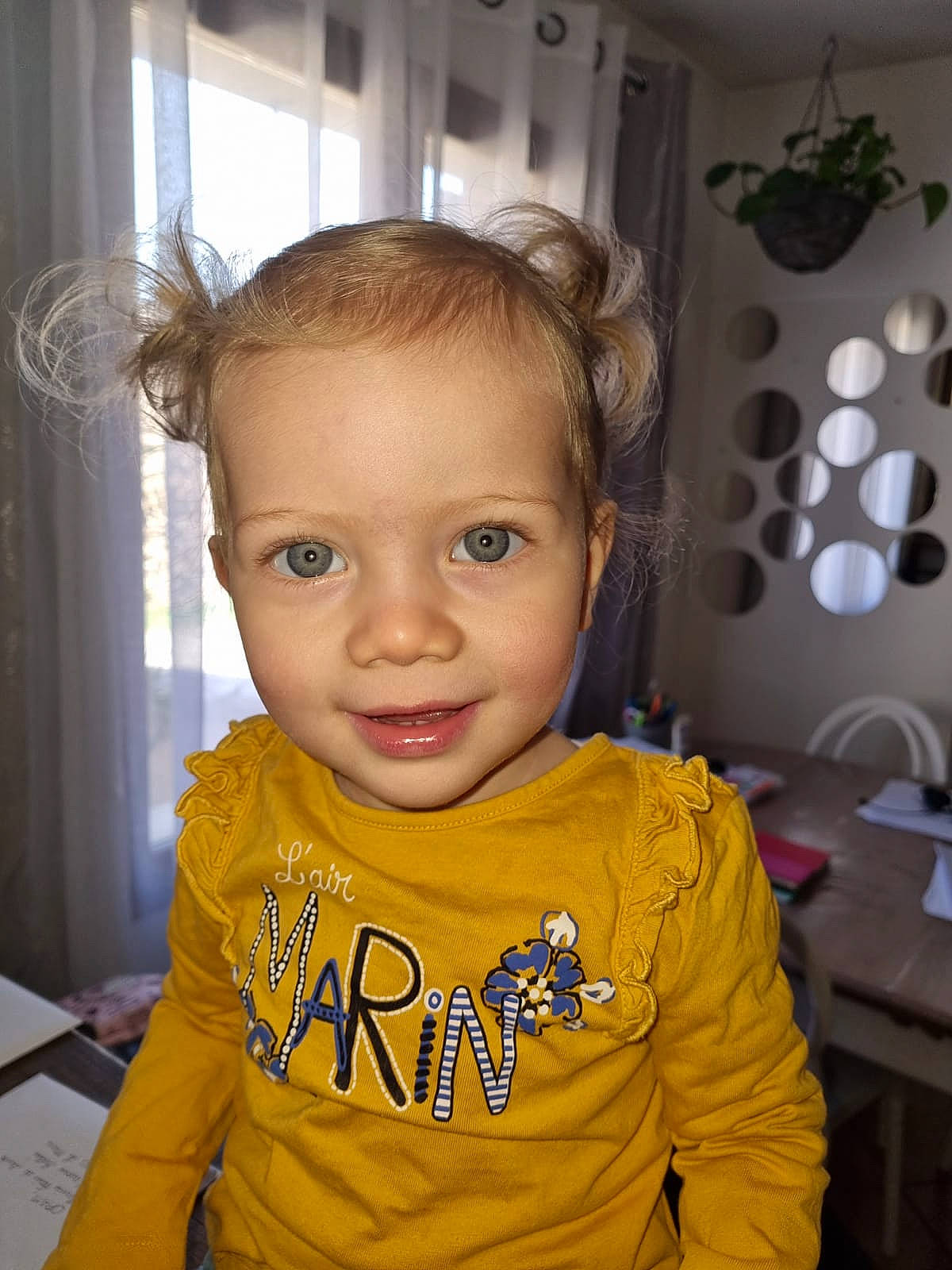 Lilas participe au concours pour gagner de l'argent avec cette photo : baby, baby_toddler_clothing, chair, cheek, child, chin, curtain, eyebrow, eyelash, flooring, fun, happy, neck, nose, person, room, skin, sleeve, smile, t_shirt