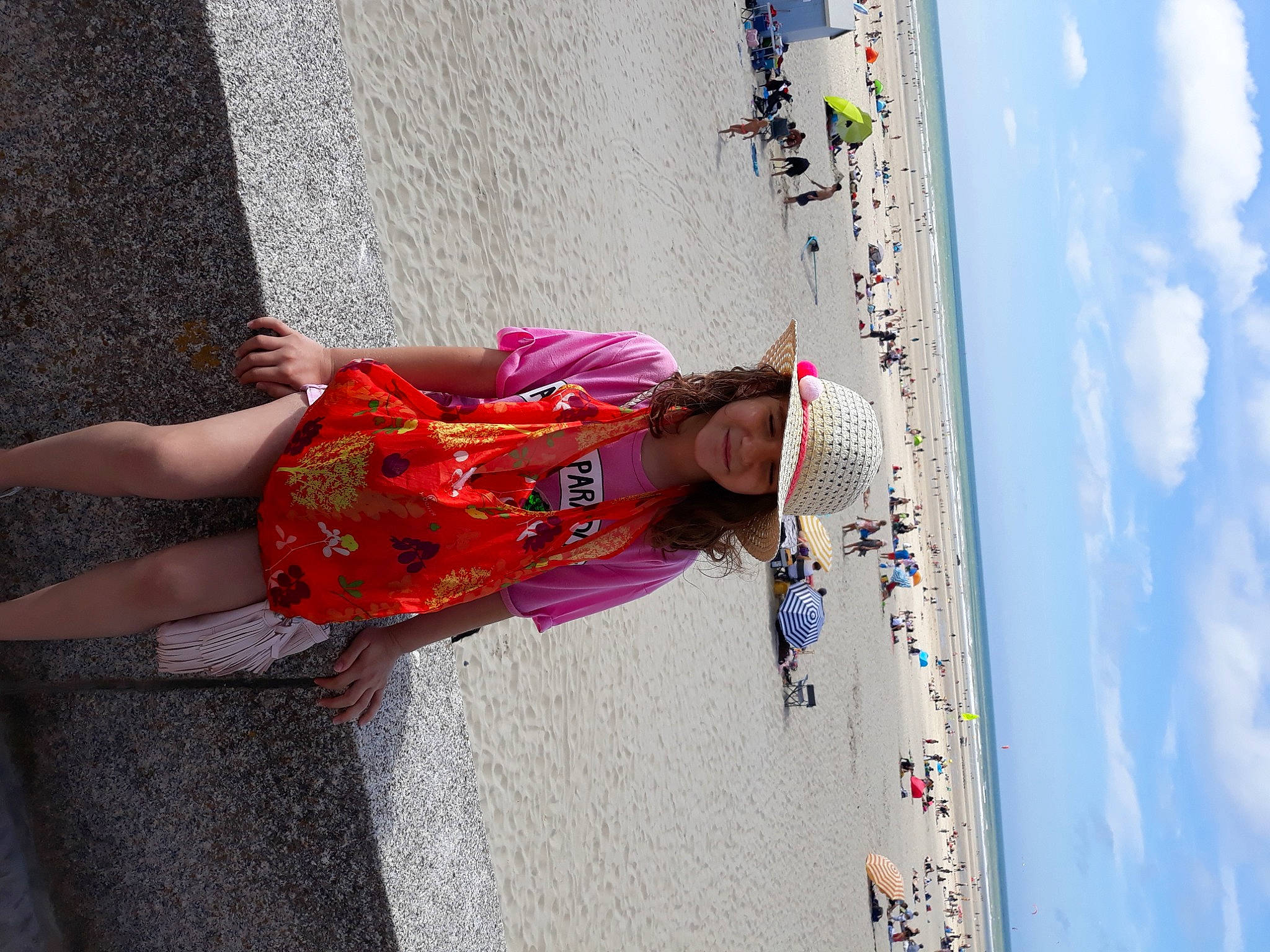 Maelys a rejoint le concours — aidez-le/la à gagner de superbes lots ! headwear, joy, person, pink, textile, vacation