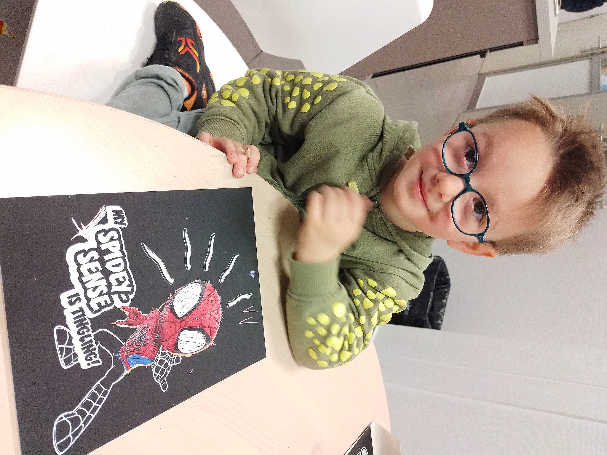 Tristan participe au concours pour gagner de l'argent avec cette photo : art, baby, baby_products, carmine, child, comfort, eyewear, font, fun, graphic_design, graphics, illustration, joy, mammal, person, printmaking, room, sleeve, t_shirt, toddler