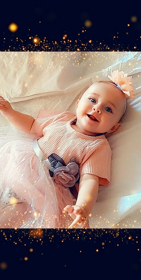 Anna Rose participe au concours pour gagner de l'argent avec cette photo : baby, baby_toddler_clothing, cheek, child, dress, eye, face, finger, flash_photography, fun, happy, head, iris, person, photograph, pink, skin, sleeve, smile, textile