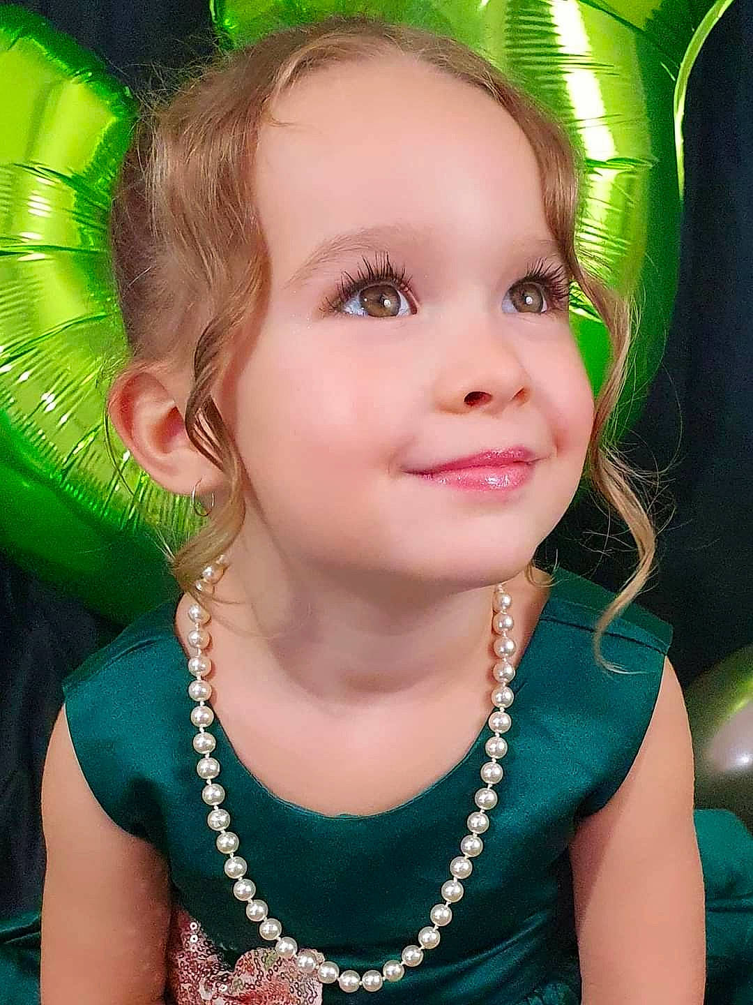 Kinaya participe au concours pour gagner de l'argent avec cette photo : azure, cheek, chin, eye, eyebrow, eyelash, face, facial_expression, green, hair, hairstyle, happy, head, human, iris, joy, lip, nose, organ, person