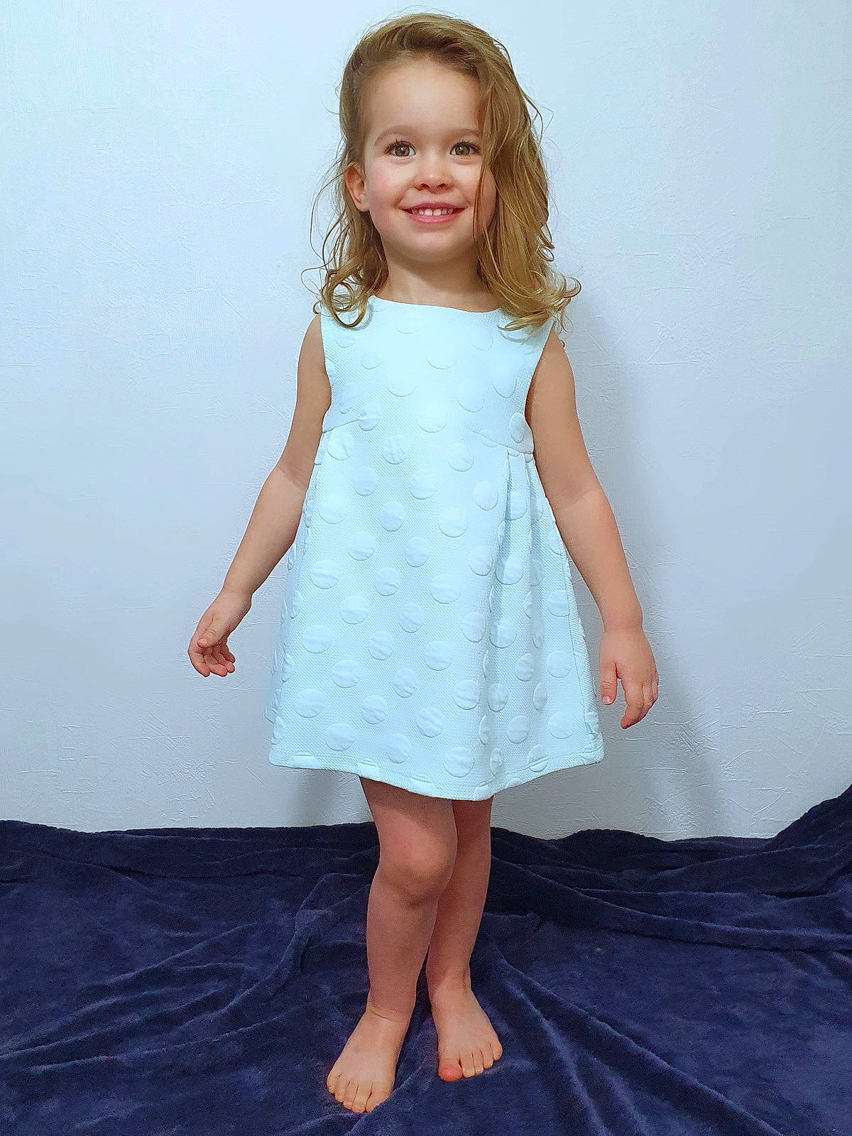 Kinaya participe au concours pour gagner de l'argent avec cette photo : baby_toddler_clothing, barefoot, child, day_dress, dress, face, fashion_design, gesture, happy, head, human_body, human_leg, joy, knee, one_piece_garment, pattern, person, skin, sleeve, smile