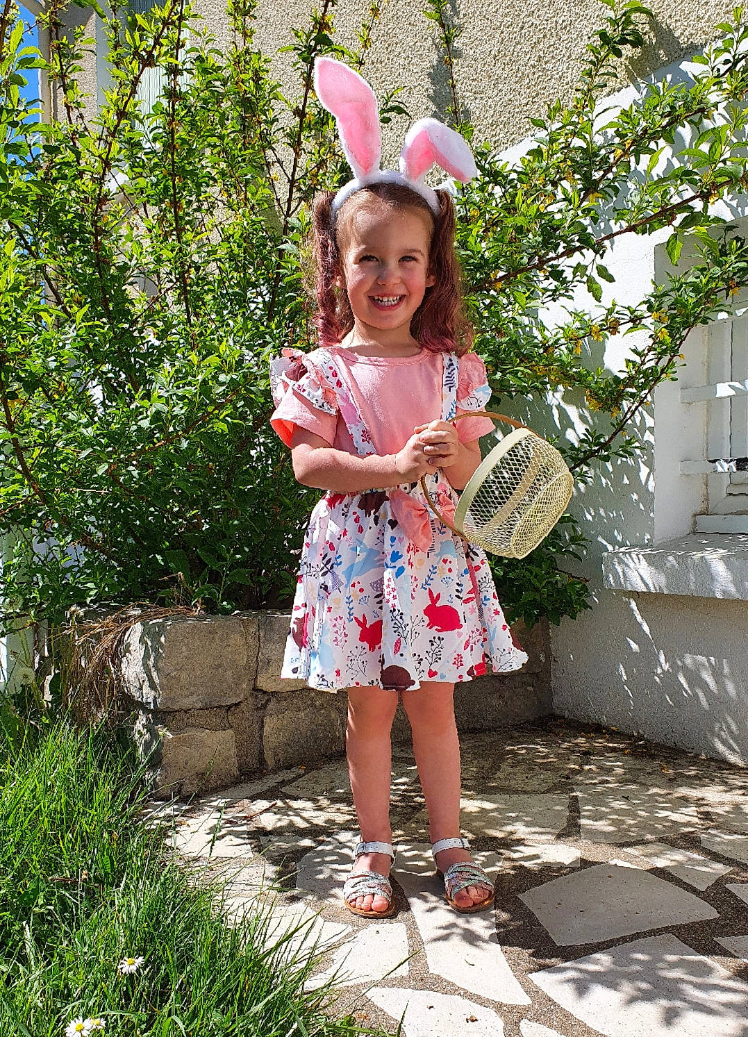 Kinaya participe au concours pour gagner de l'argent avec cette photo : botany, child, day_dress, dress, flower, fun, grass, hairstyle, happy, joy, leaf, leisure, magenta, nature, pattern, people_in_nature, person, pink, plant, smile