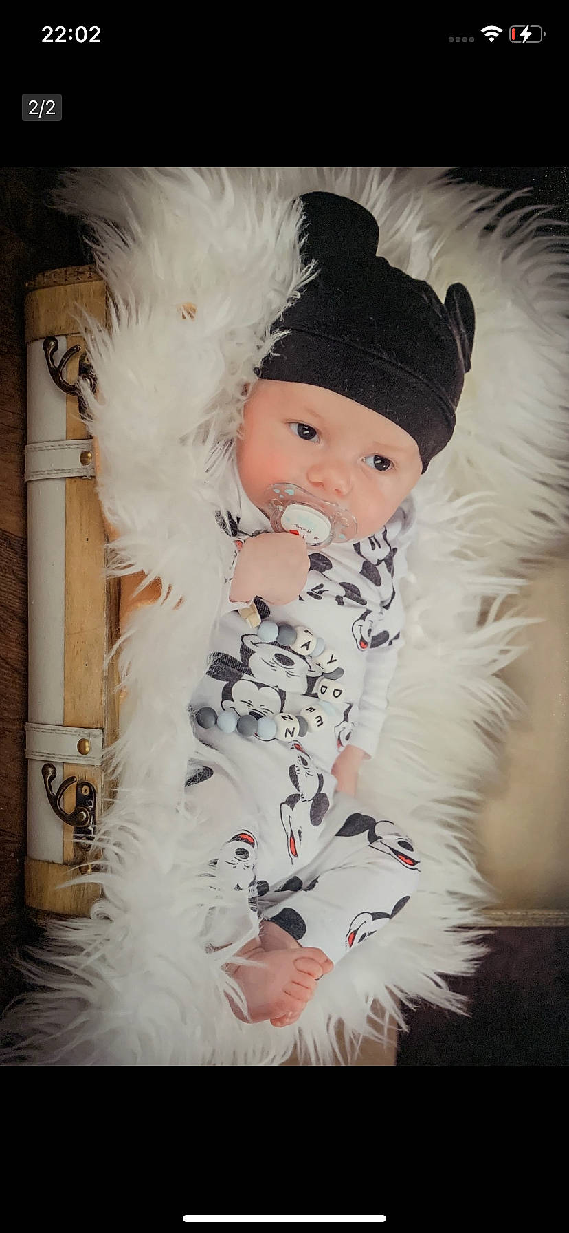 Ayden a rejoint le concours — aidez-le/la à gagner de superbes lots ! arm, baby_toddler_clothing, cap, child, dress, event, fashion_design, fur, fur_clothing, gesture, hairstyle, hand, happy, hat, head, headwear, human_body, outerwear, person, pink