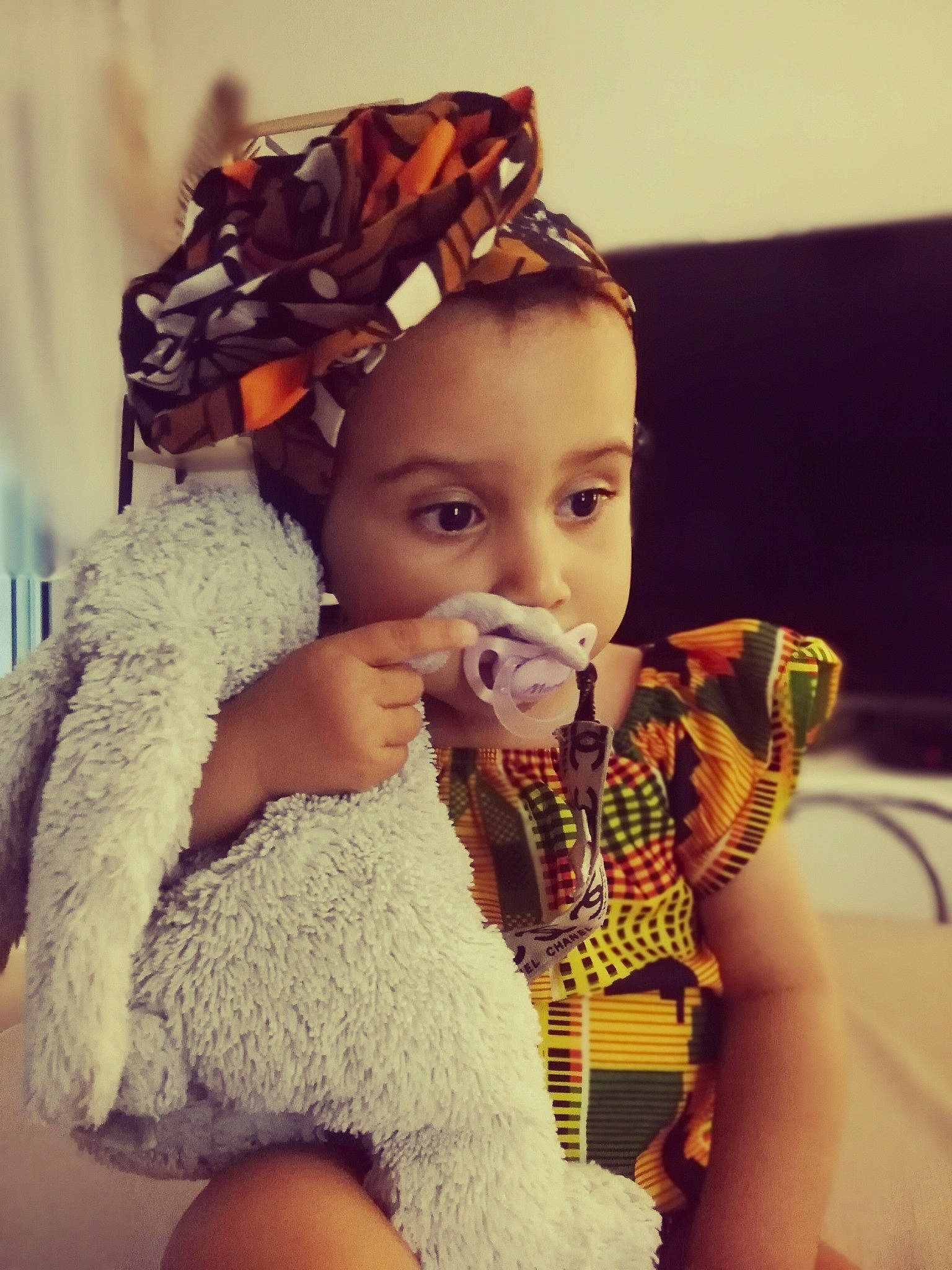 Mara a rejoint le concours — aidez-le/la à gagner de superbes lots ! brown_hair, child, doll, dress, event, eyebrow, eyelash, fashion_design, fawn, fur, fur_clothing, happy, headband, headgear, headpiece, iris, jewellery, lip, person, skin