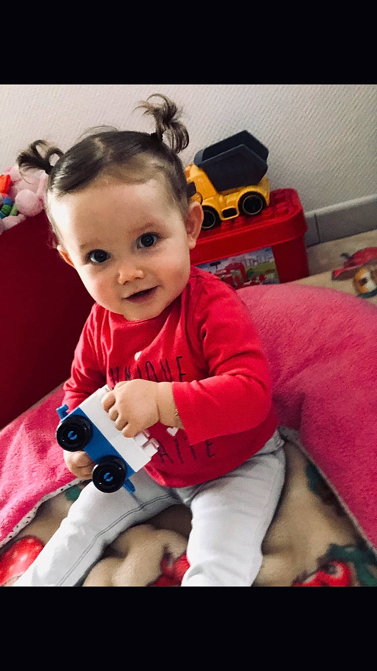 Lyana a rejoint le concours — aidez-le/la à gagner de superbes lots ! arm, baby, cheek, child, ear, fictional_character, person, play, skin, smile, toddler