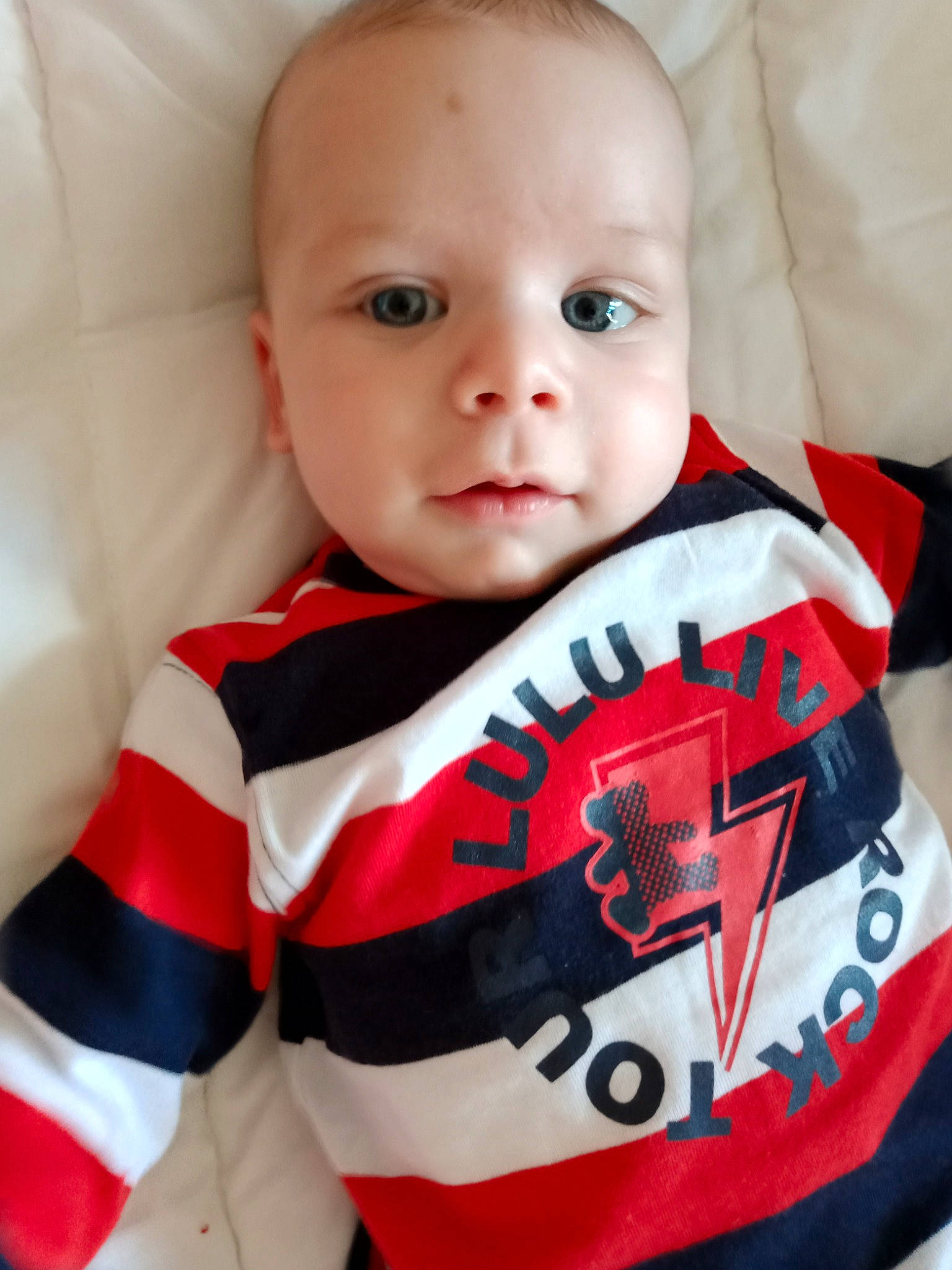 Malone participe au concours pour gagner de l'argent avec cette photo : baby, baby_products, baby_toddler_clothing, cheek, child, clothing, comfort, eye, eyebrow, happy, iris, lip, mouth, neck, nose, outerwear, person, skin, sleeve, t_shirt