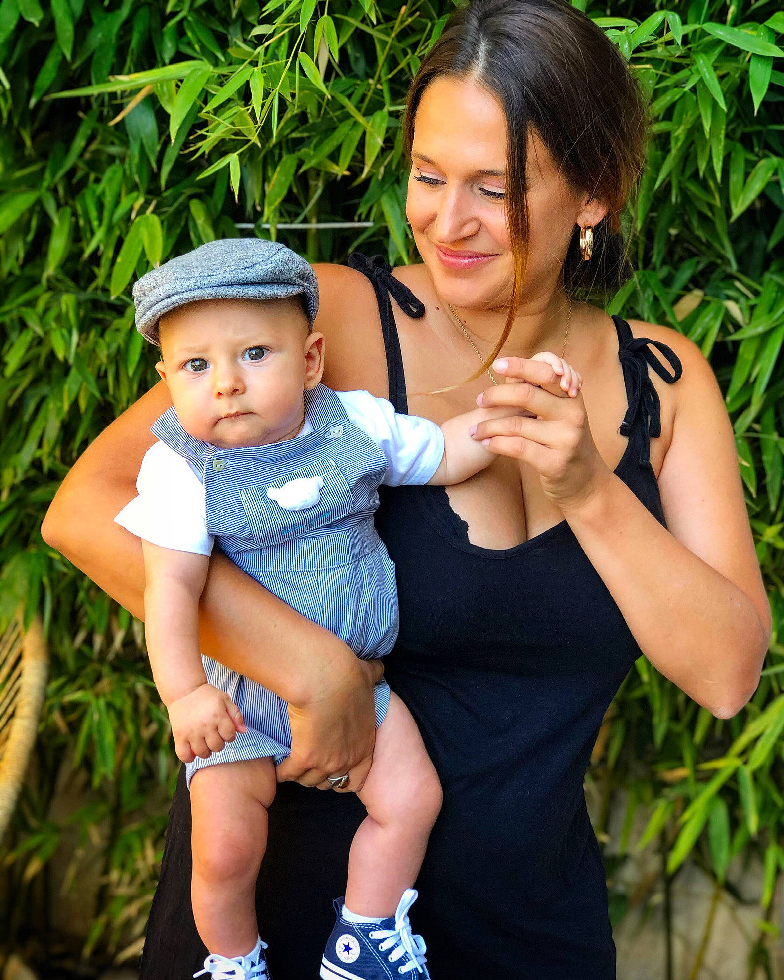 Valentin a rejoint le concours — aidez-le/la à gagner de superbes lots ! baby, baby_products, botany, child, family, finger, grass, happy, headwear, joy, leisure, muscle, people, person, photo_shoot, photography, plant, product, toddler, vacation