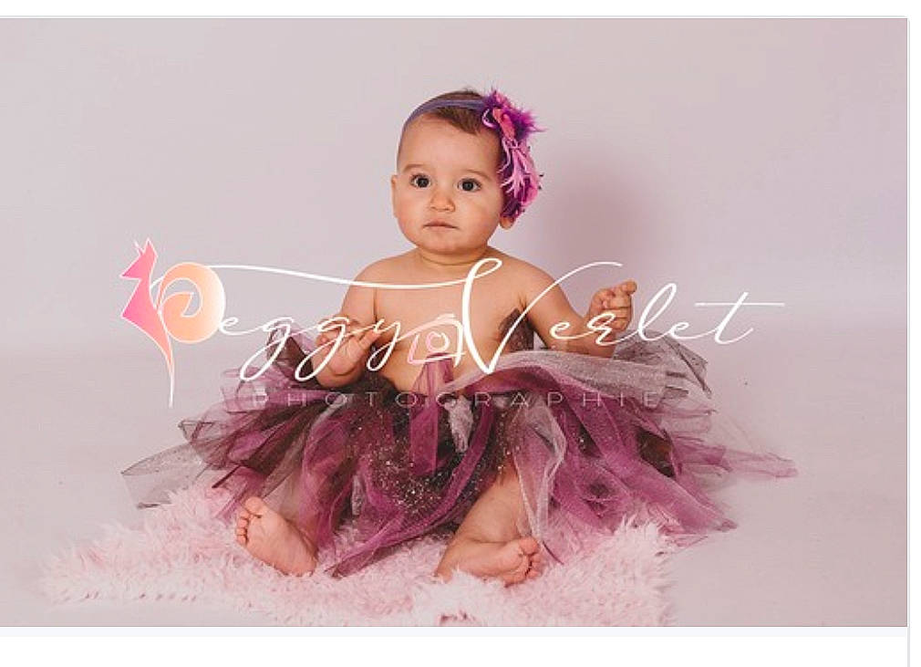 Lydia participe au concours pour gagner de l'argent avec cette photo : baby, baby_toddler_clothing, dress, event, eyelash, fashion_accessory, font, happy, headband, headpiece, jewellery, magenta, mythical_creature, person, petal, picture_frame, pink, product, purple, toddler