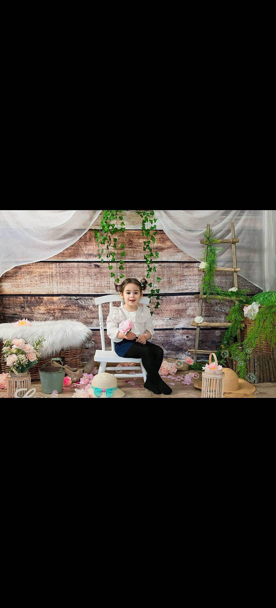 Jade participe au concours pour gagner de l'argent avec cette photo : backyard, event, flash_photography, font, fun, garden, grass, happy, herb, joy, landscape, leisure, person, photo_caption, plant, rock, room, sitting, t_shirt