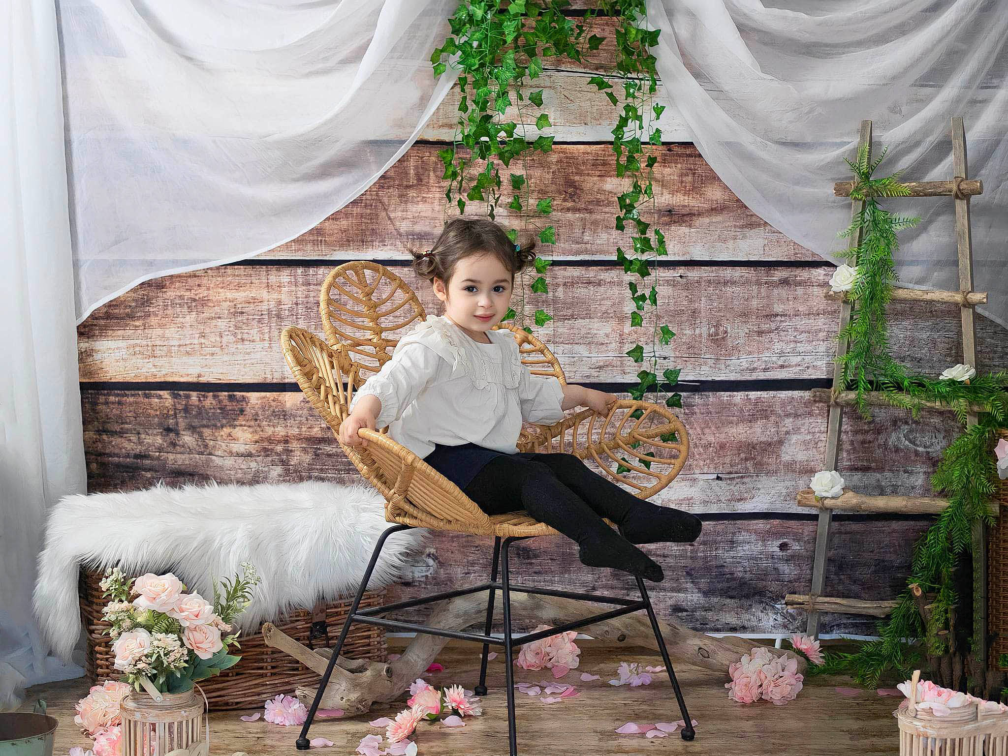 Jade a rejoint le concours — aidez-le/la à gagner de superbes lots ! baby, chair, child, flash_photography, floral_design, grass, green, happy, joy, leg, leisure, person, photograph, plant, portrait_photography, shoe, sitting, snapshot, spring, toddler