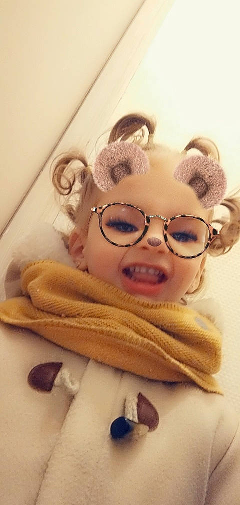 Myliana a rejoint le concours — aidez-le/la à gagner de superbes lots ! baby_toys, cheek, doll, eyelash, eyewear, fur, gesture, glasses, goggles, happy, linens, lip, nose, person, plush, selfie, stuffed_toy, sunglasses, textile, toy