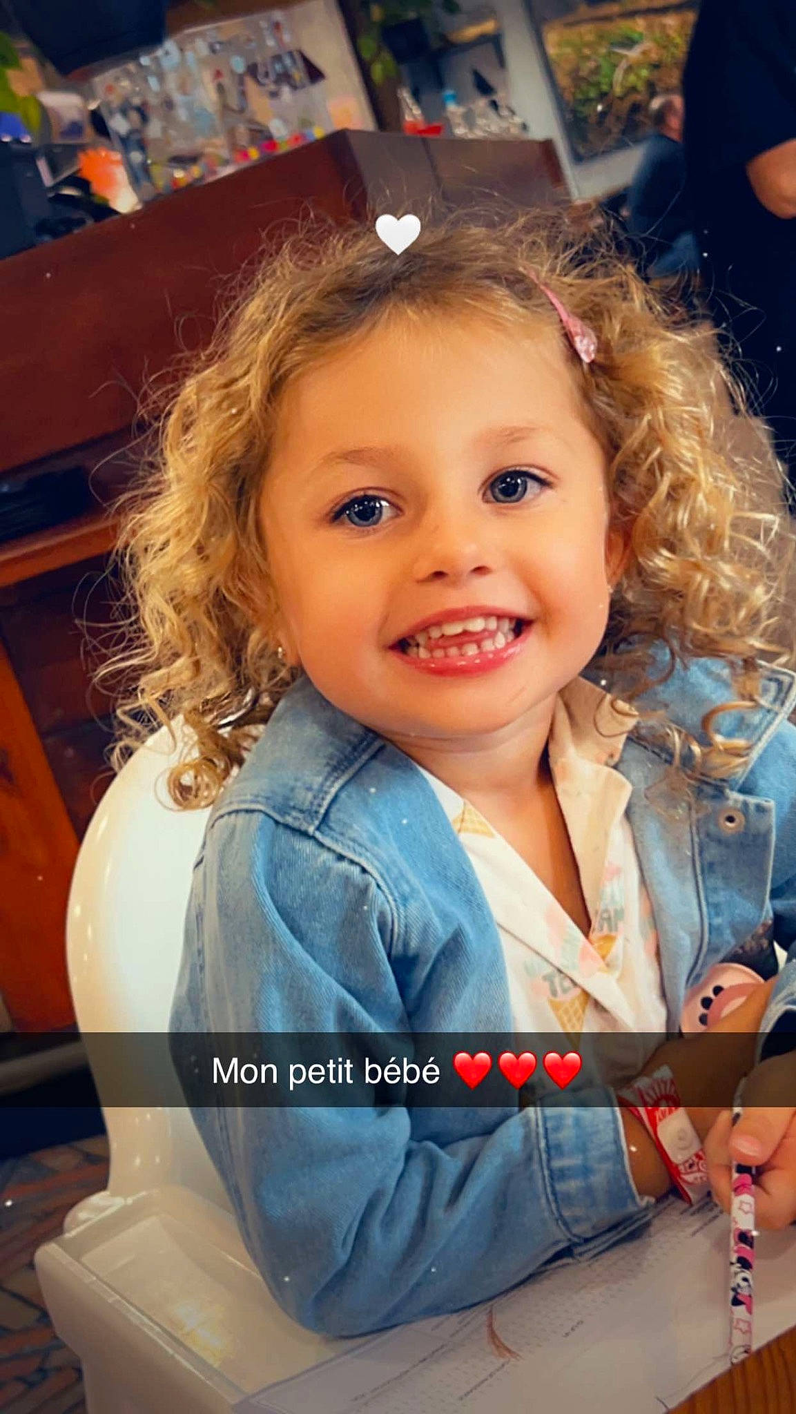 Elyana participe au concours pour gagner de l'argent avec cette photo : beauty, cheek, chin, cool, electric_blue, eye, face, flash_photography, fun, hairstyle, happy, head, iris, joy, lip, long_hair, nose, people, person, skin