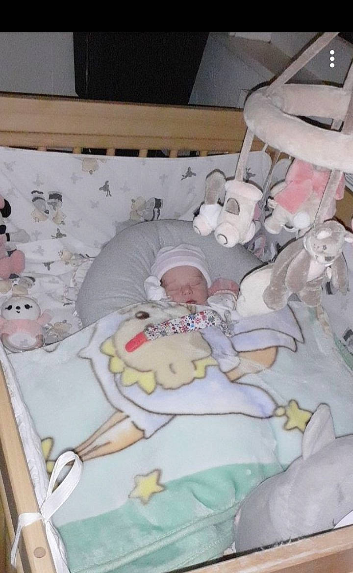 Laora participe au concours pour gagner de l'argent avec cette photo : baby, baby_products, baby_safety, bed, bedtime, birth, child, childbirth, comfort, cradle, furniture, infant_bed, nap, person, product, room, sleep