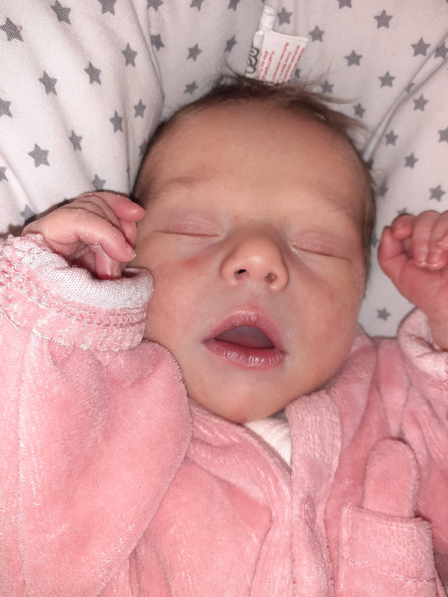 Laora participe au concours pour gagner de l'argent avec cette photo : baby, bedtime, cheek, child, chin, close_up, eye, face, facial_expression, forehead, hand, head, lip, mouth, nose, person, pink, skin, sleep, smile