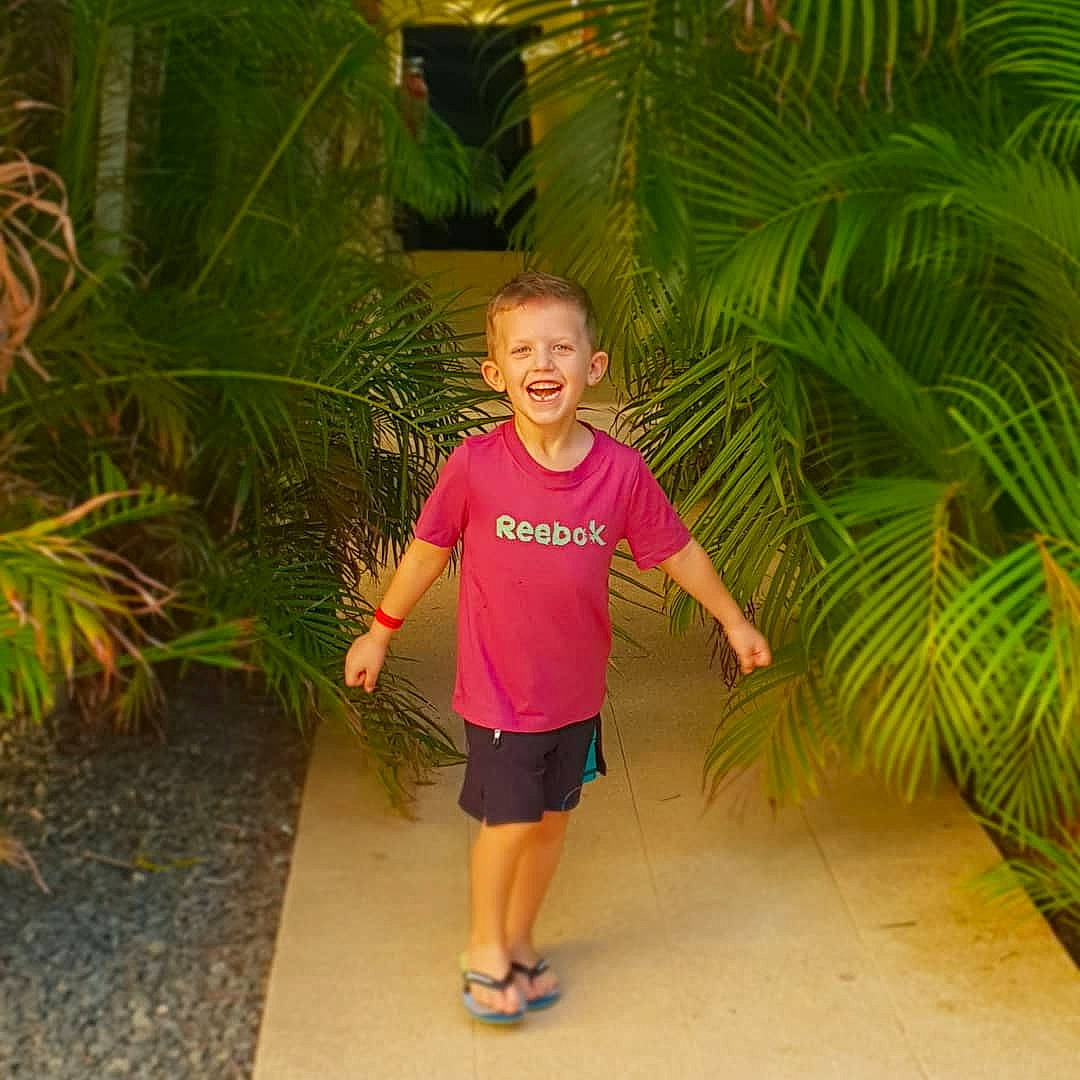 Soan a rejoint le concours — aidez-le/la à gagner de superbes lots ! botany, child, fun, joy, leisure, person, plant, summer, terrestrial_plant, tree, vacation