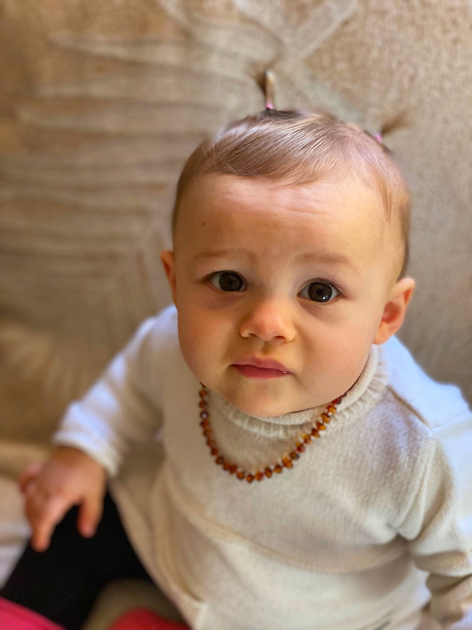 Octavia a rejoint le concours — aidez-le/la à gagner de superbes lots ! arm, baby, baby_toddler_clothing, cheek, chin, eye, eyebrow, eyelash, finger, hair, happy, iris, lip, mouth, neck, nose, person, skin, sleeve, toddler