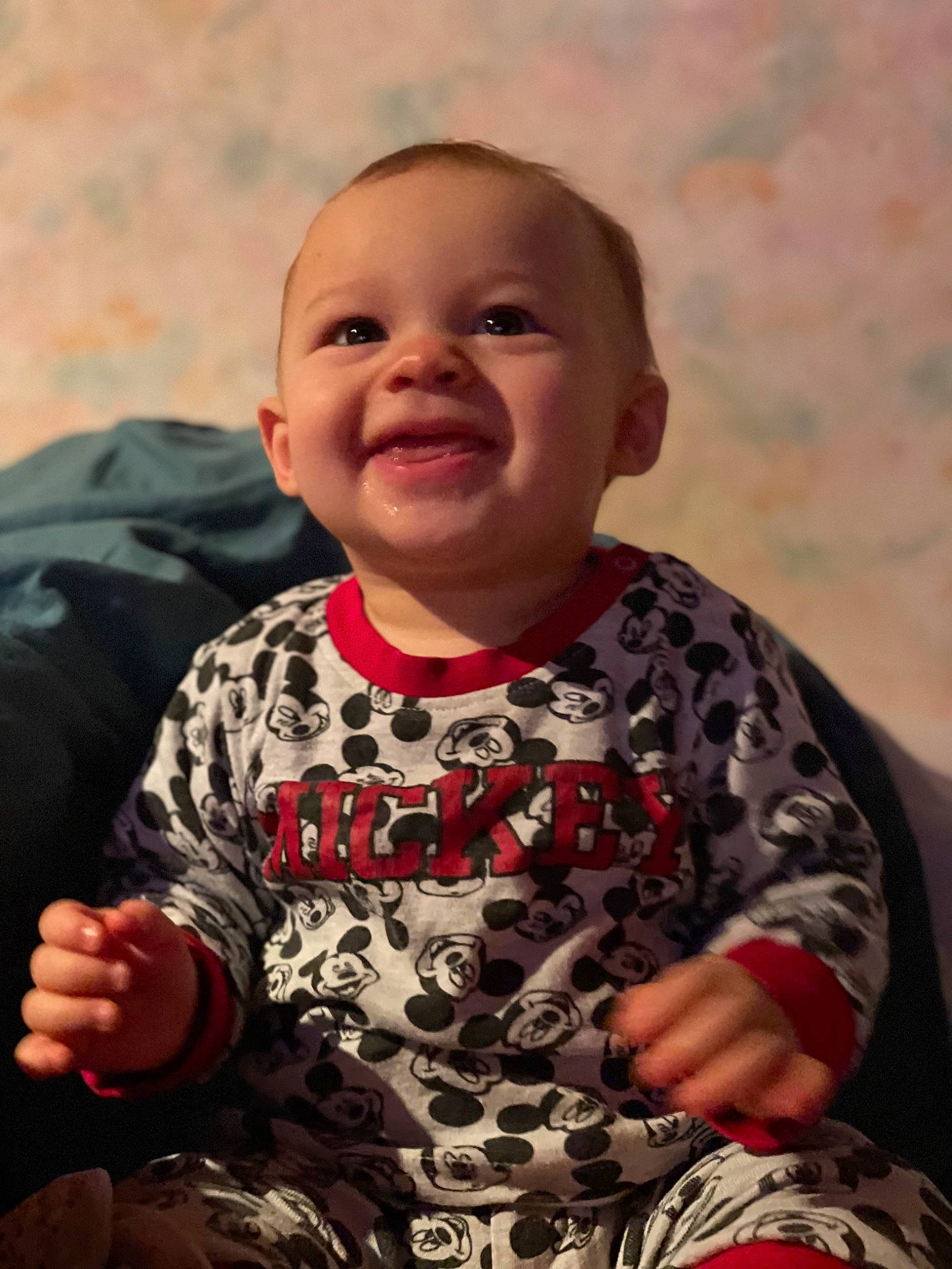 Octavia a rejoint le concours — aidez-le/la à gagner de superbes lots ! arm, baby, baby_toddler_clothing, cheek, child, facial_expression, flash_photography, fun, gesture, happy, human_body, iris, joy, nose, organ, person, skin, sleeve, smile, standing