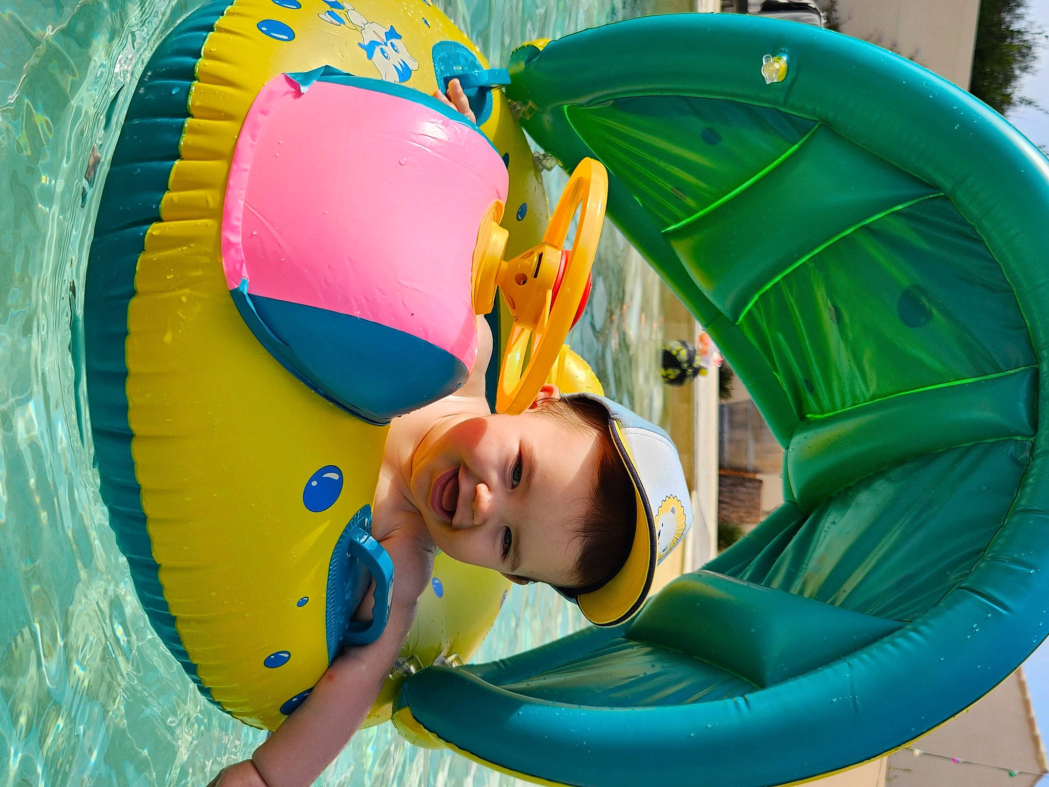 Aden a rejoint le concours — aidez-le/la à gagner de superbes lots ! aqua, child, chute, comfort, fun, grass, green, happy, joy, leisure, organ, outdoor_play_equipment, person, photograph, playground, product, recreation, smile, snapshot, summer