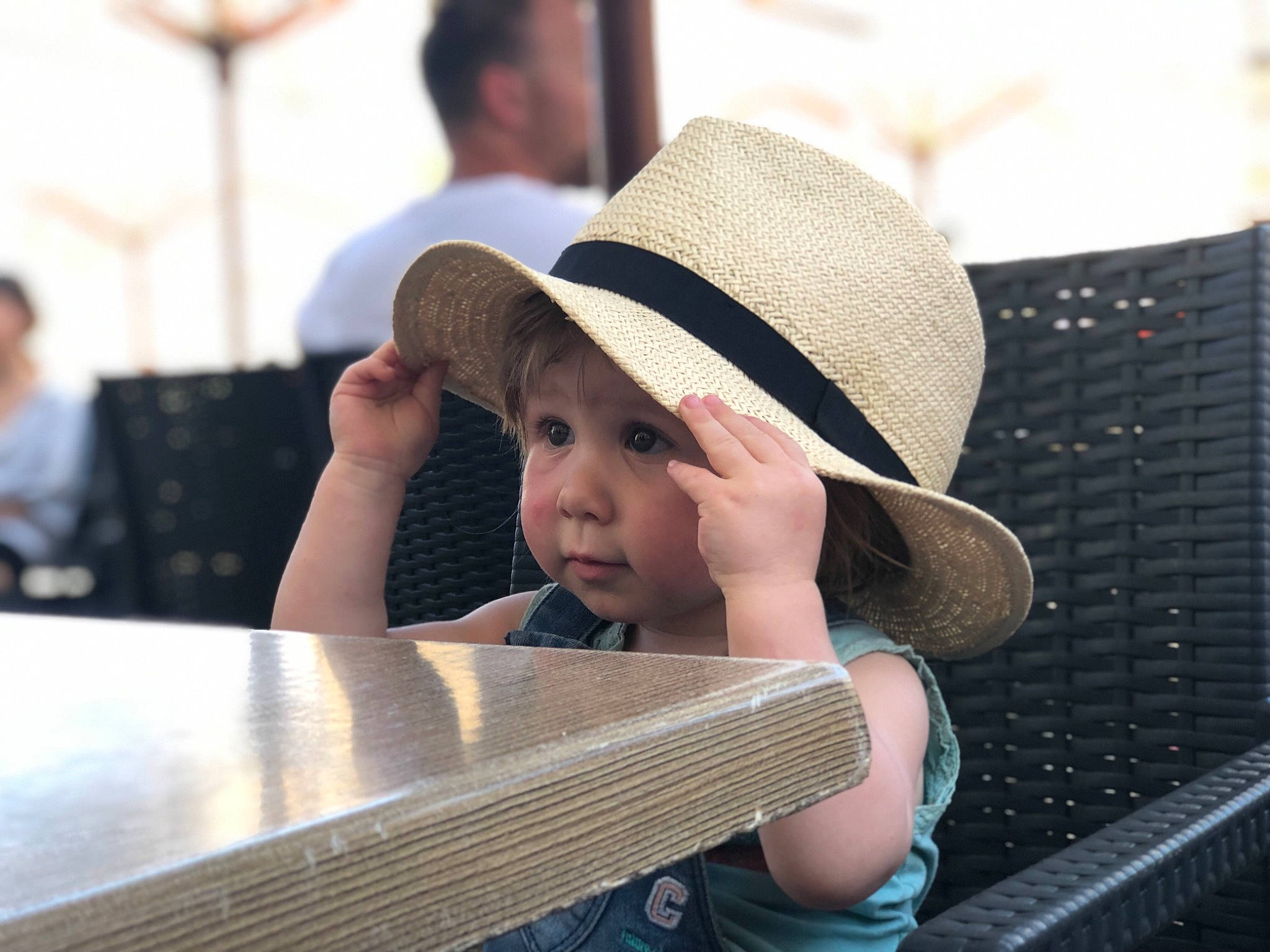 Lilou participe au concours pour gagner de l'argent avec cette photo : child, fashion_accessory, fun, hat, headgear, leisure, person, sun_hat, toddler, vacation