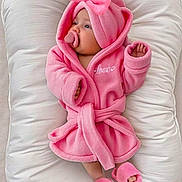 Yasmine a rejoint le concours — aidez-le/la à gagner de superbes lots ! baby, infant, pink, robe, hood, bow, pacifier, slippers, soft, cushion, cute, child, indoor, sleepwear, comfort, lying, toddler, adorable, warm, person