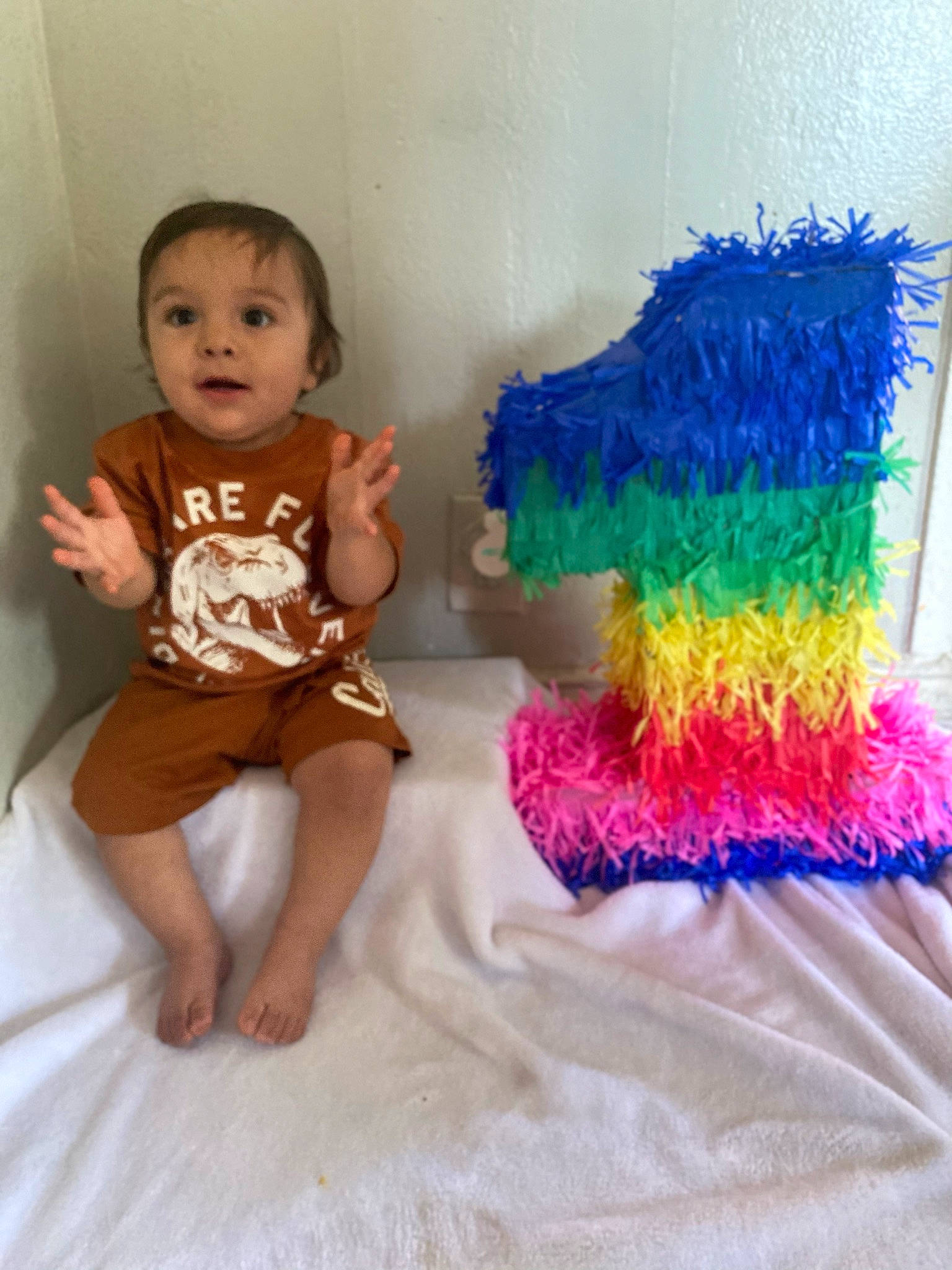 Gael is registered to the contest to win money with this photo: art, baby_toddler_clothing, barefoot, birthday_cake, electric_blue, event, foot, fun, hairstyle, icing, magenta, person, room, sleeve, t_shirt, thread, toddler, visual_arts, wool, woolen