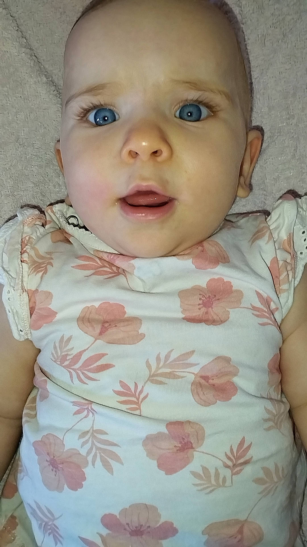 Valentina participe au concours pour gagner de l'argent avec cette photo : baby, baby_toddler_clothing, beauty, cheek, child, collar, eyelash, iris, lip, neck, no_expression, nose, pattern, peach, person, pink, skin, sleeve, textile, toddler